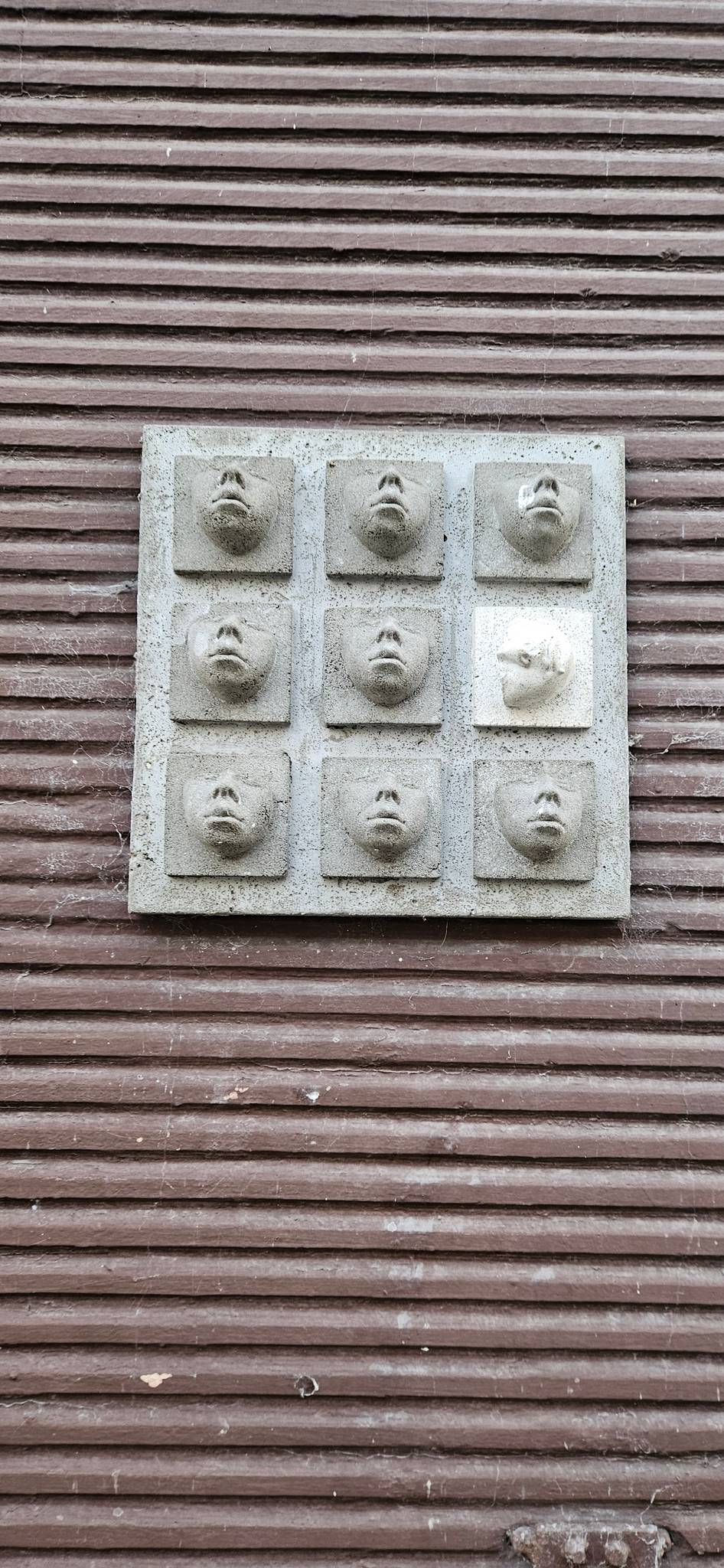 Tewu&mdash;9 Face - sculpture