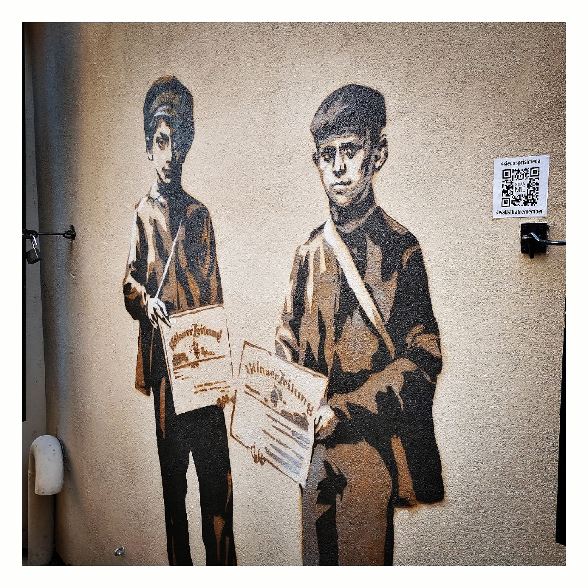 The Paper Boys by Sienos prisimena / Walls that remember - Street