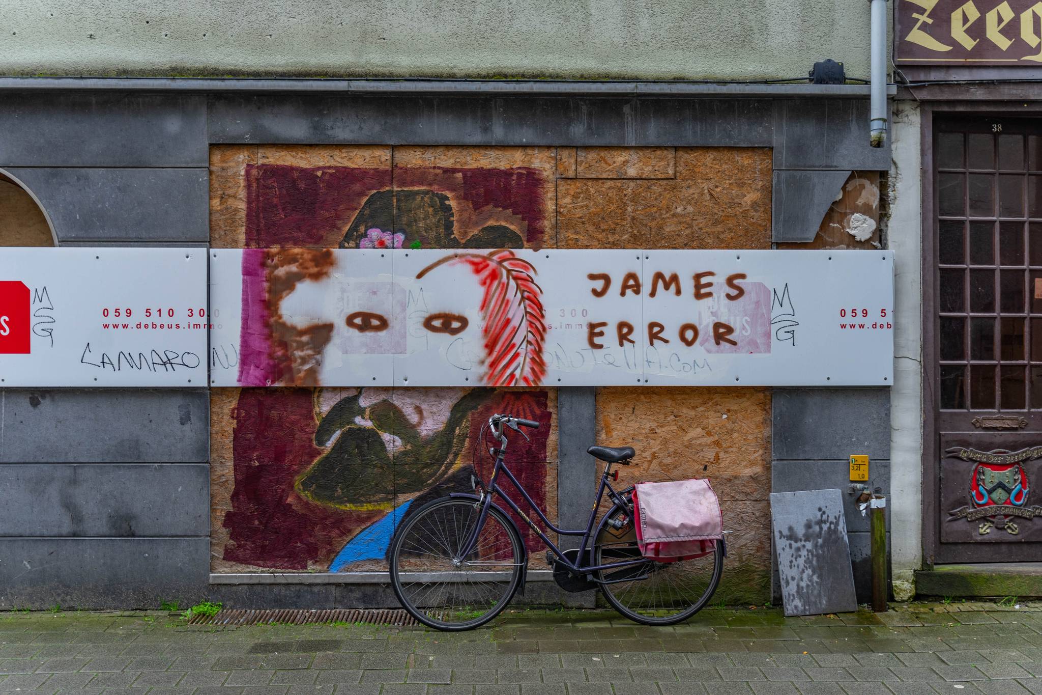 En Plein Public&mdash;James Error