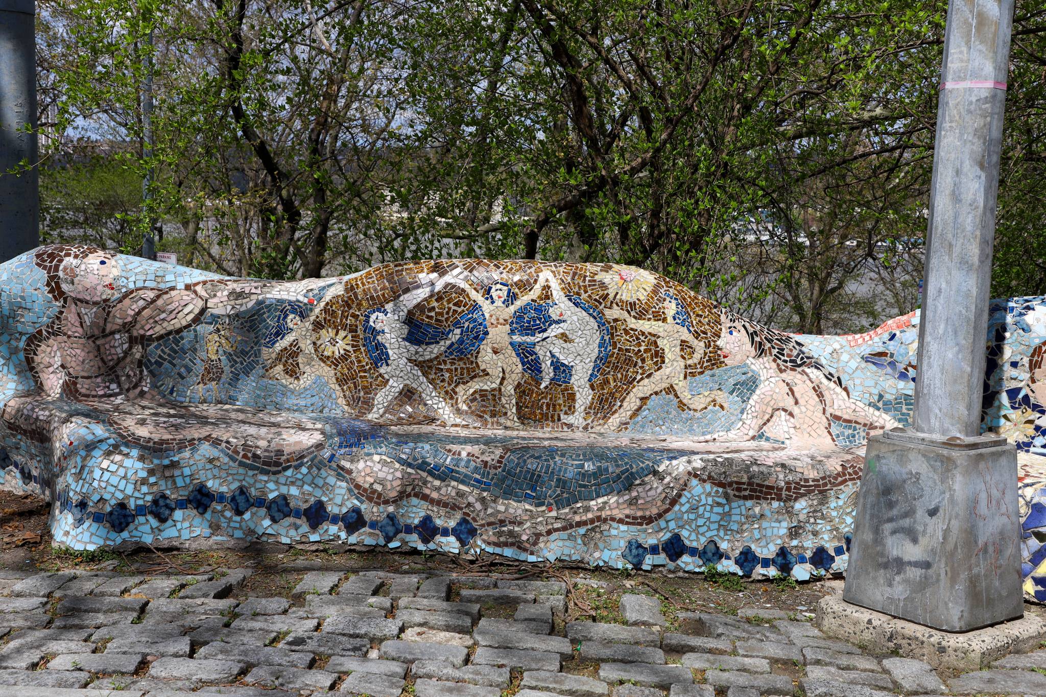 CITYarts, Pedro Silva&mdash;Mosaic Rolling Bench at General Grant National Memorial