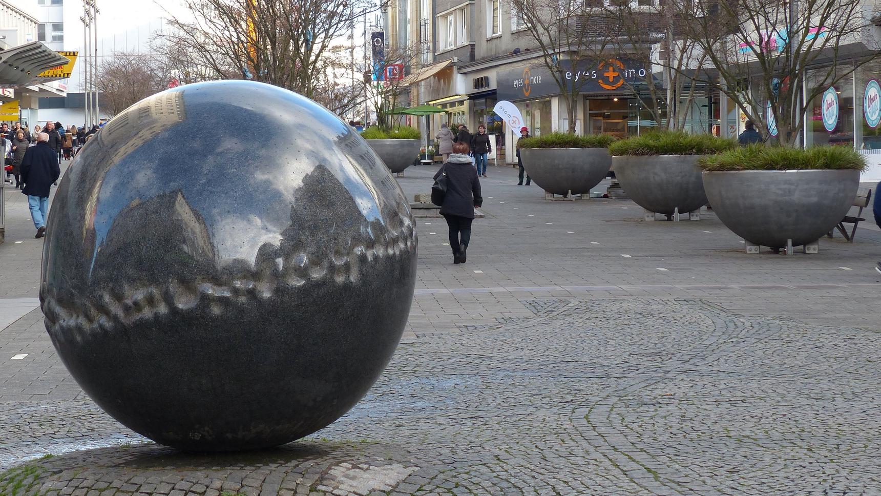 Ernst Rasche—Brunnen & Die Kugel