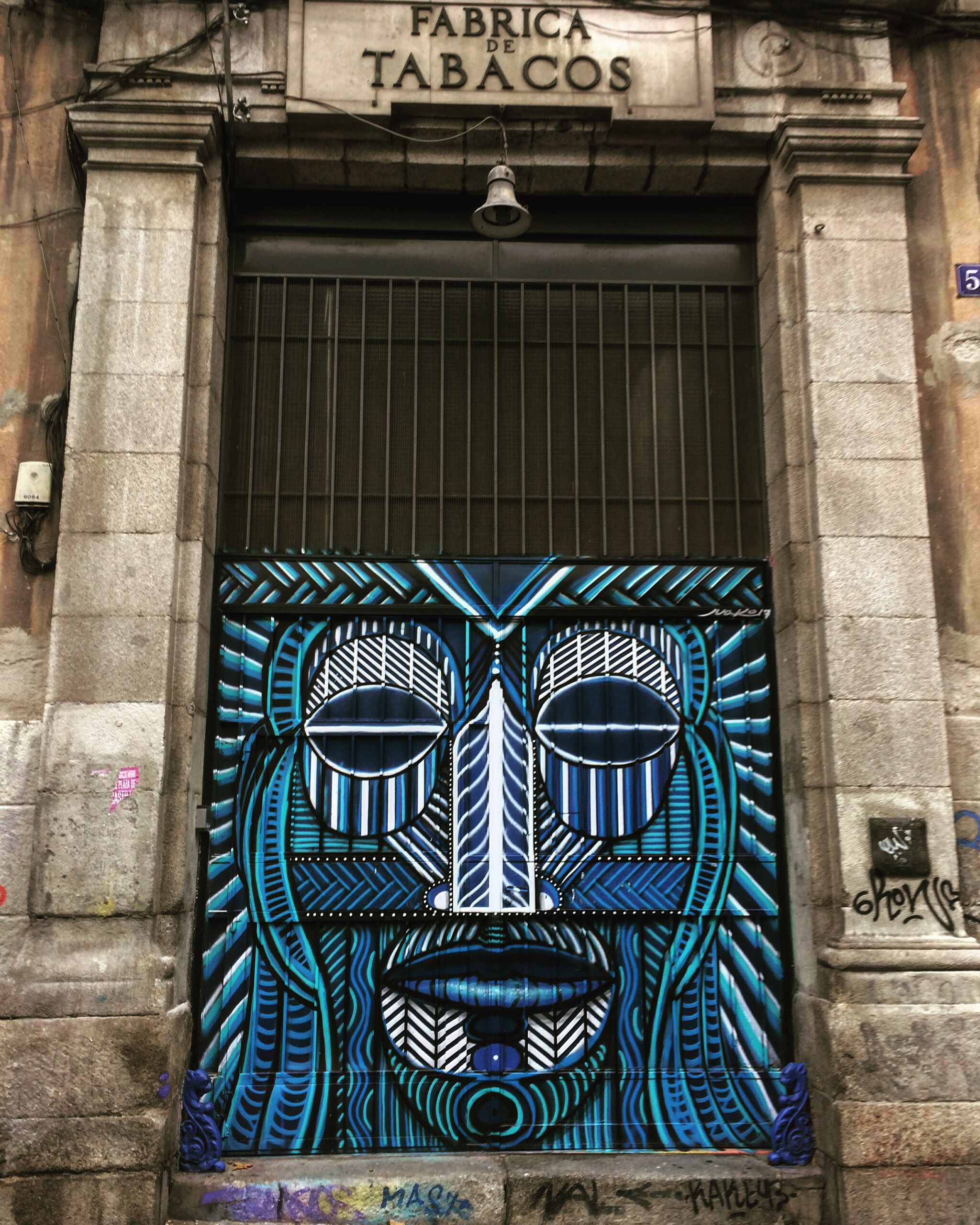 Joaquin Vila Juaki&mdash;Door of fabrica de tabacos 