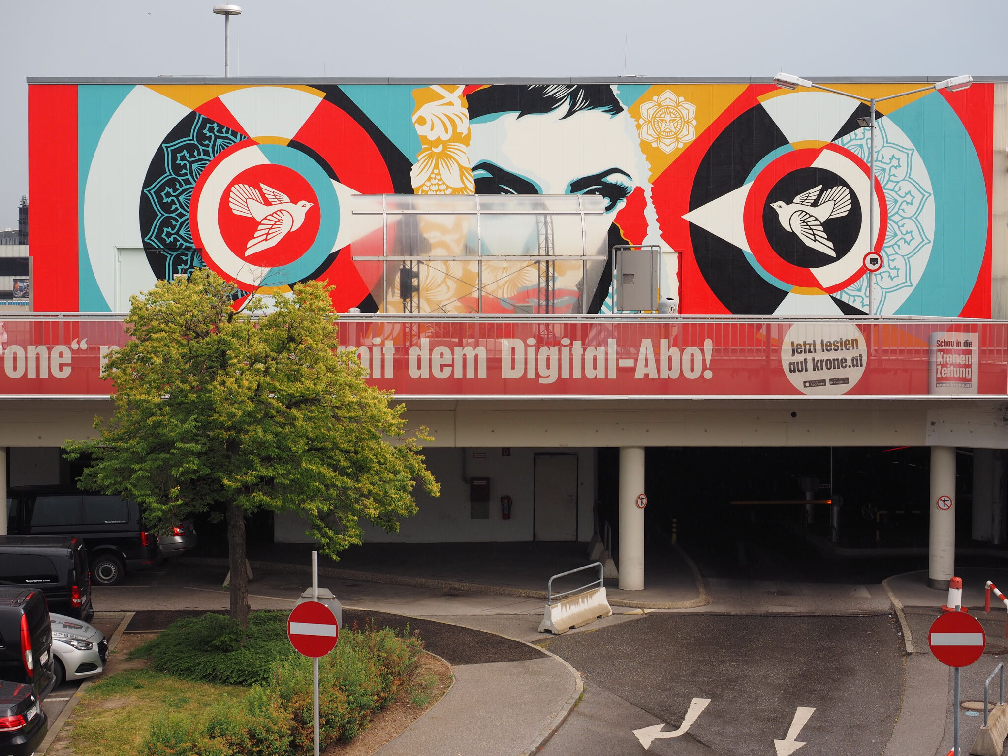 Obey Giant, Shepard Fairy&mdash;Ideal Power Doves Vienna