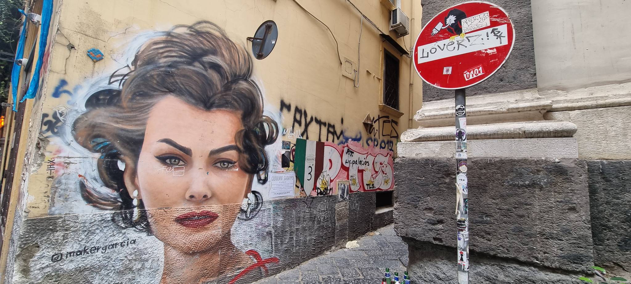 Clet Abraham, Maker Garcia Chavez&mdash;"No repression" / "Sophia Loren"