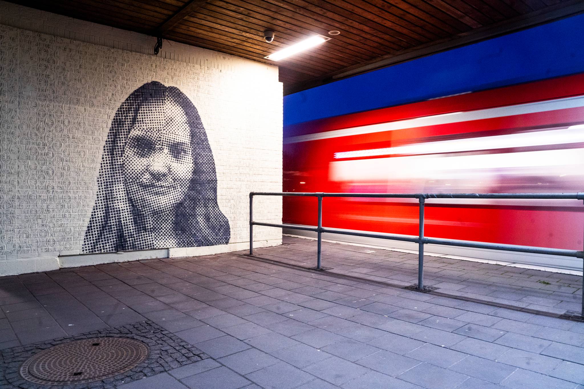 Lapiz&mdash;Faces of Veddel (Metro Station Veddel)