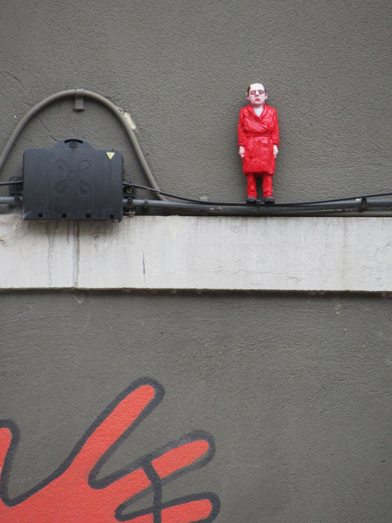 Isaac Cordal—Installations for 50 years De Sleep