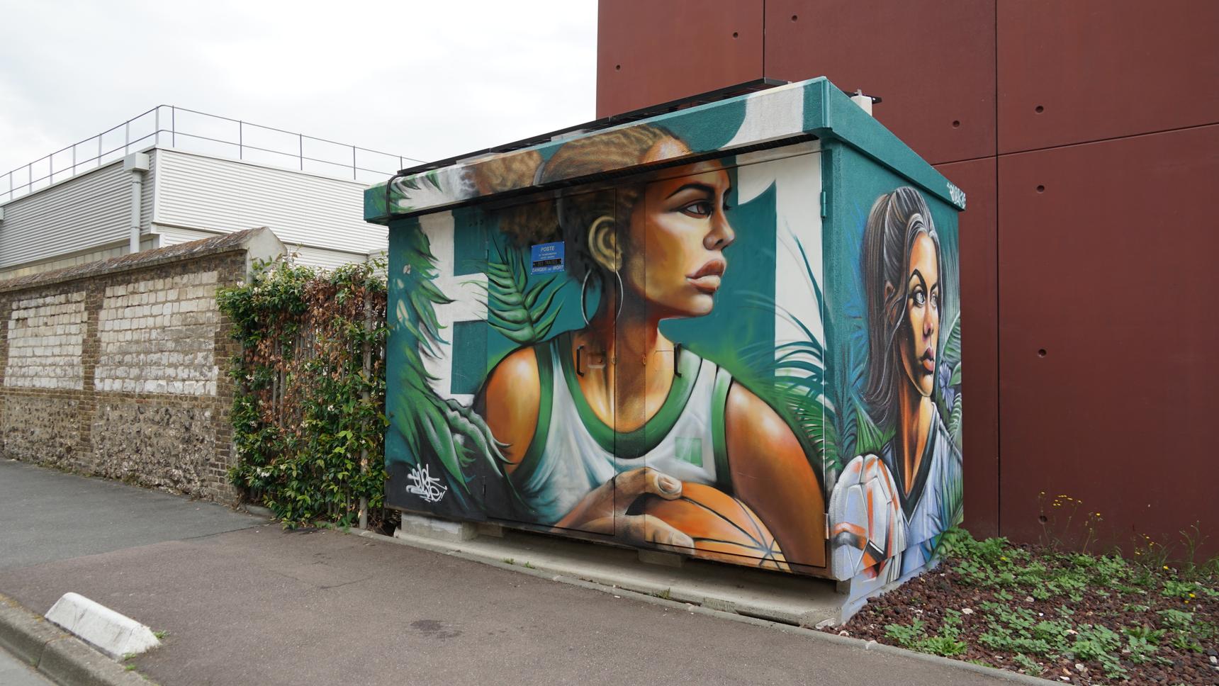 Evok—Basketteuse et footballeuse