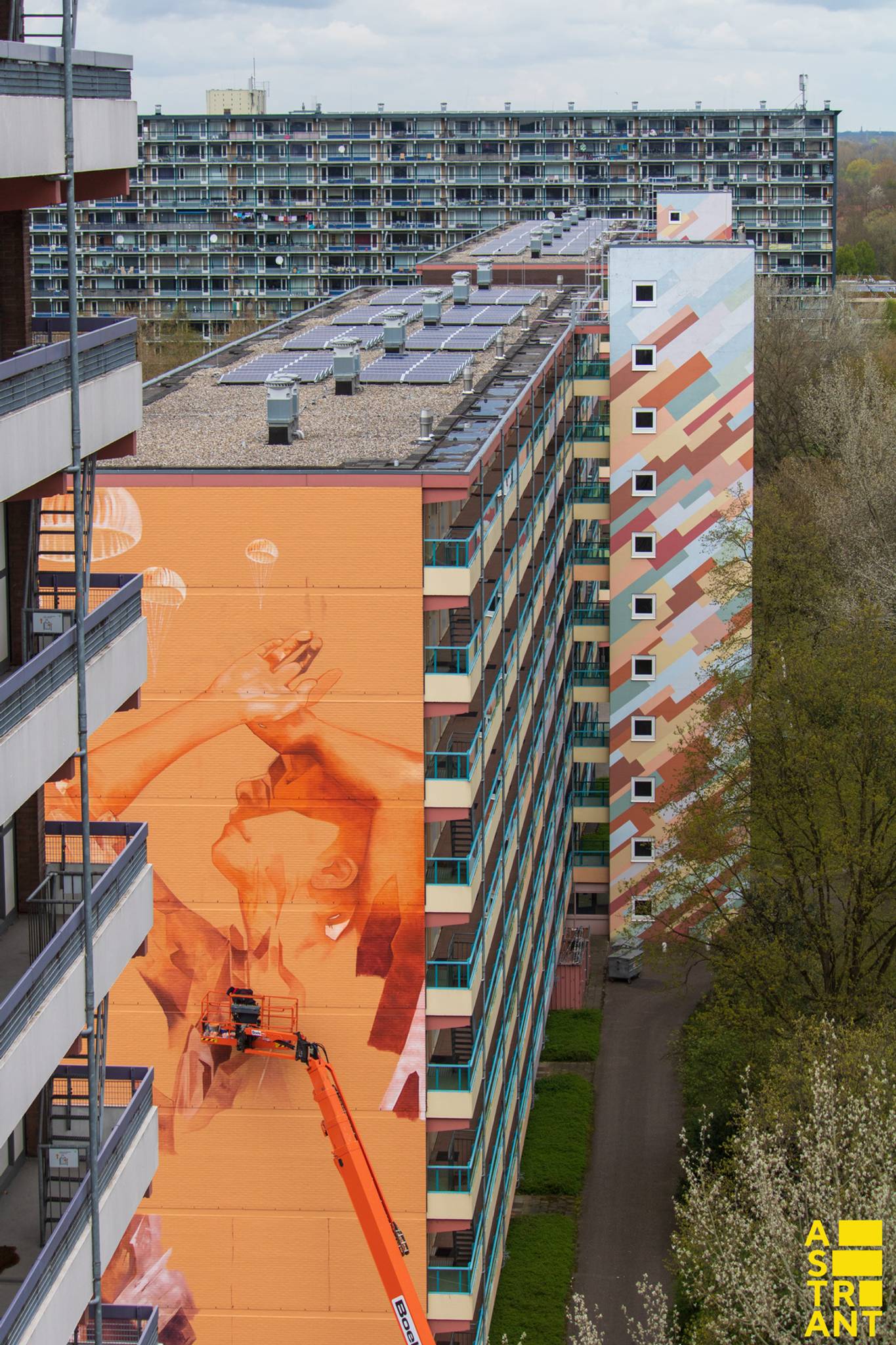 Iota&mdash;Airborne Mural  - Veldhuizen