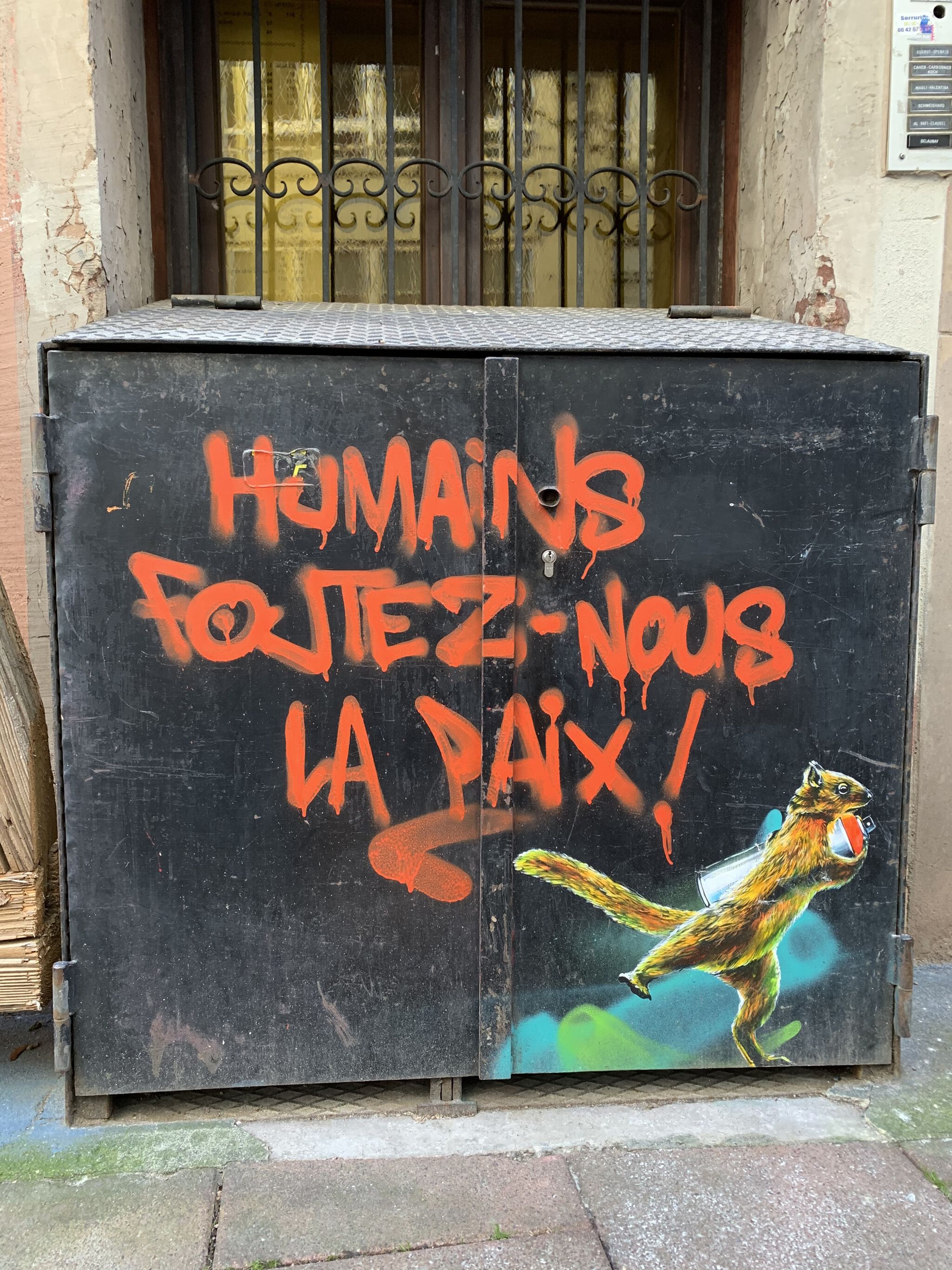 Dan23&mdash;Humains foutez nous la paix 