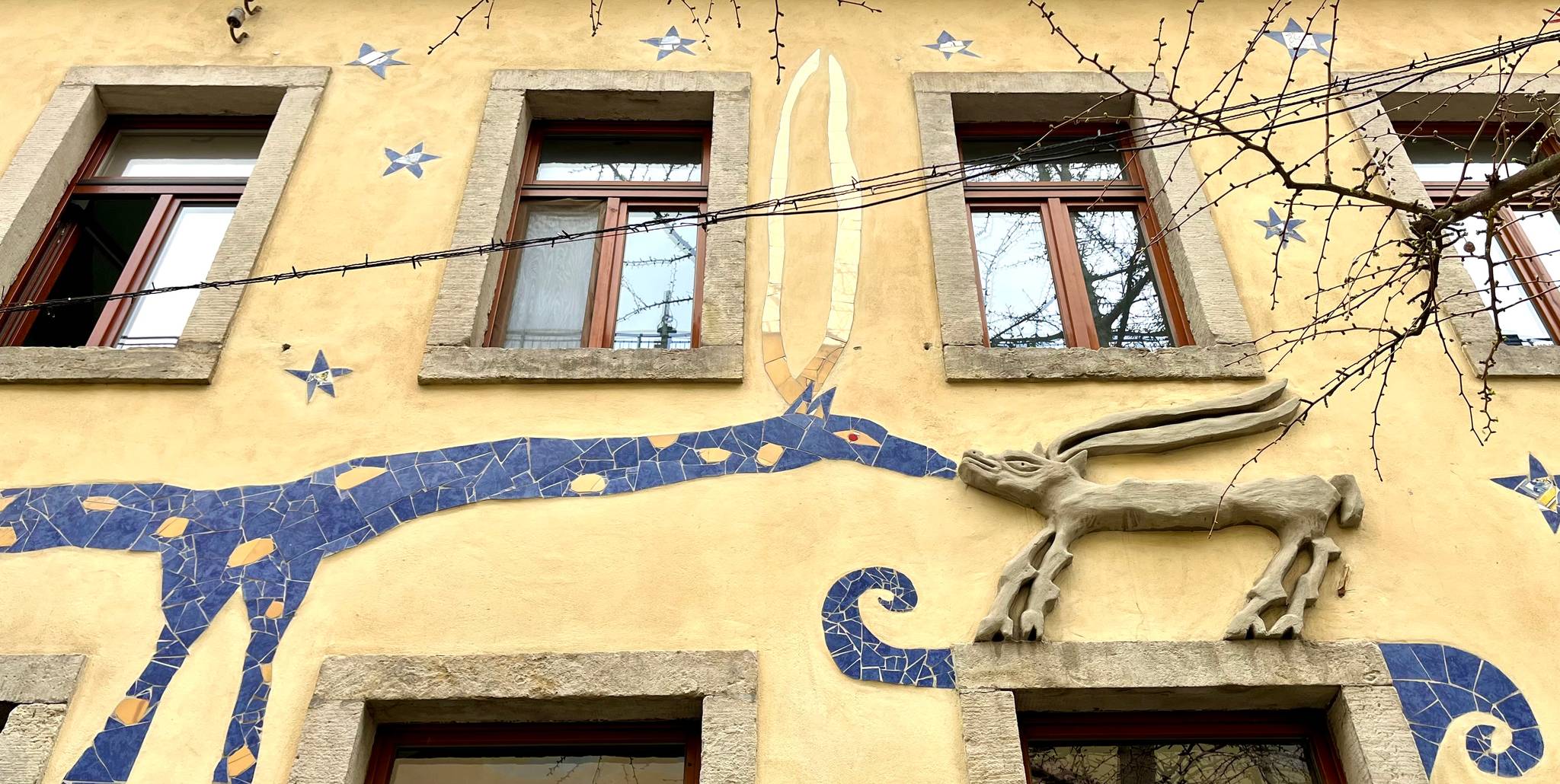 Viola Schöpe&mdash;Hof der Fabelwesen (Courtyard of the Mystical Creatures)