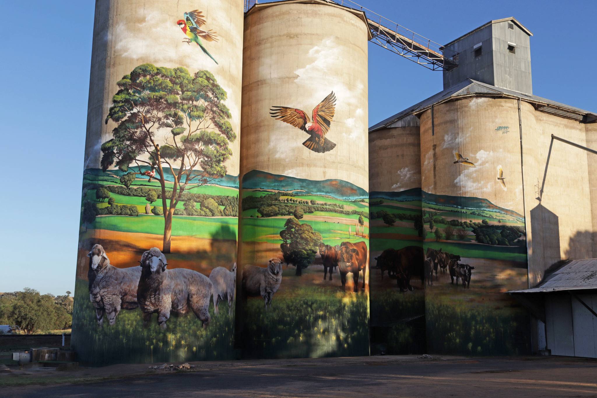 Heesco&mdash;Grenfell Silo Artwork