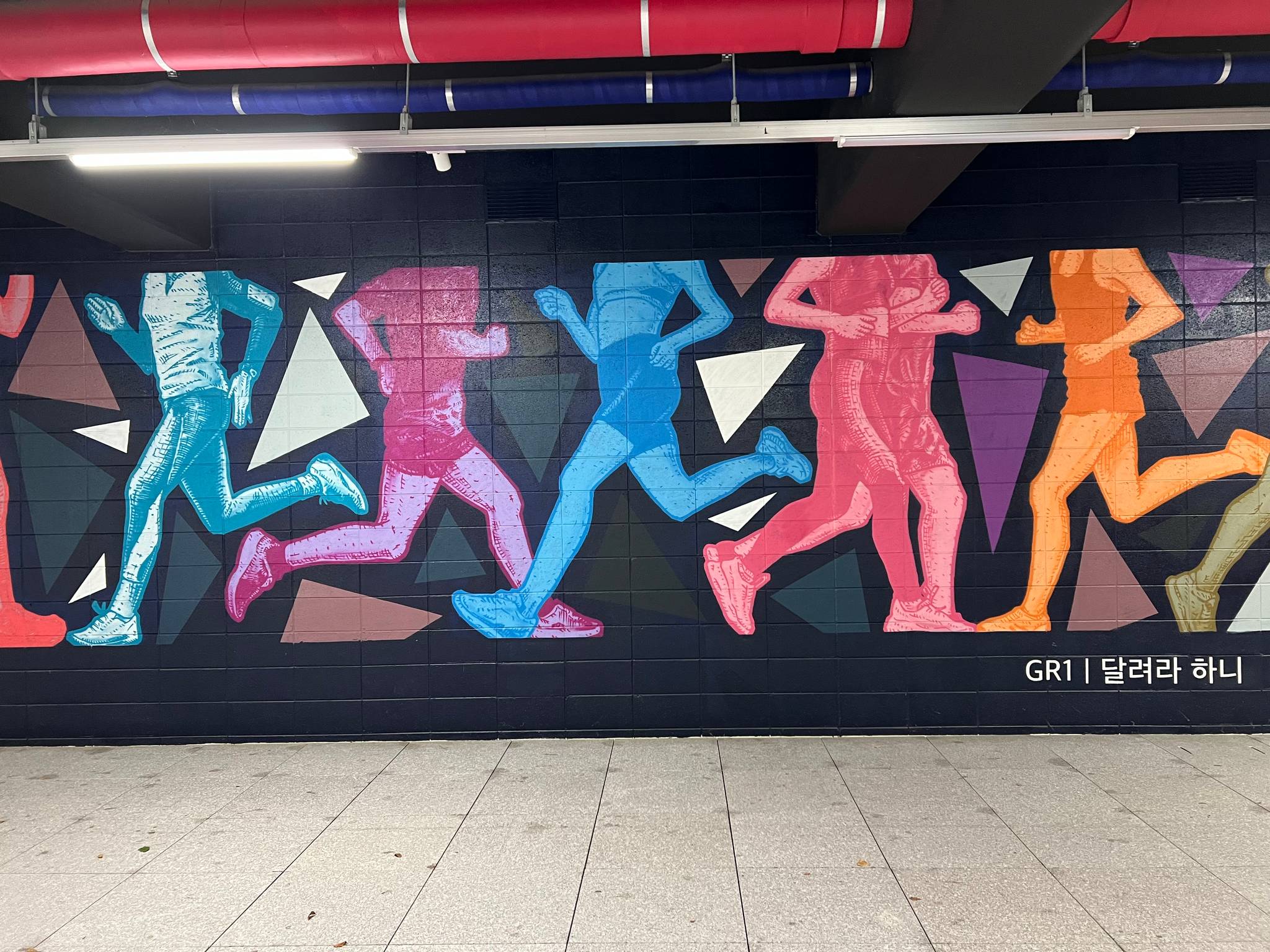 &mdash;Túnel mural art