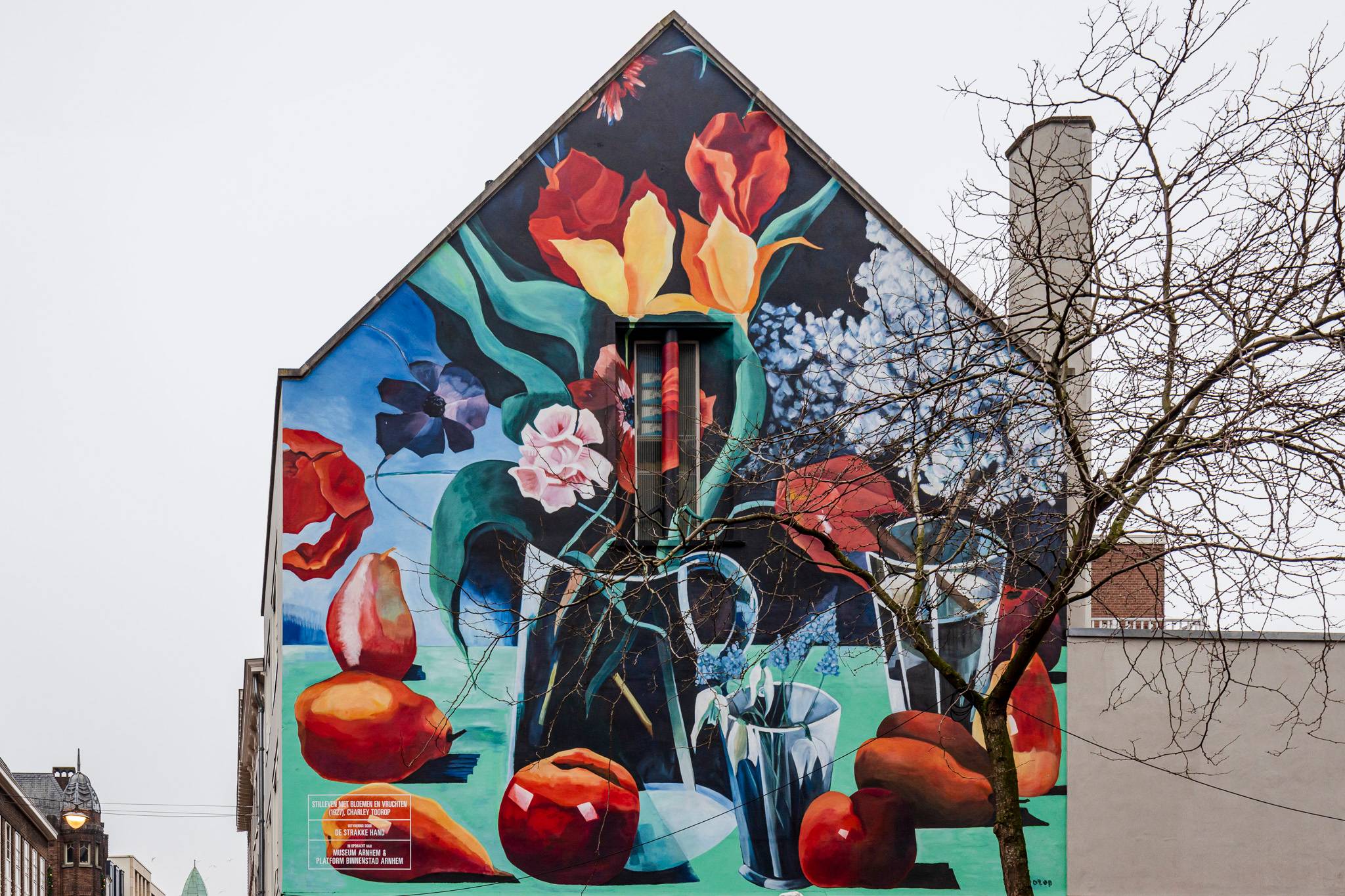 De Strakke Hand&mdash;Stilleven met bloemen en vruchten