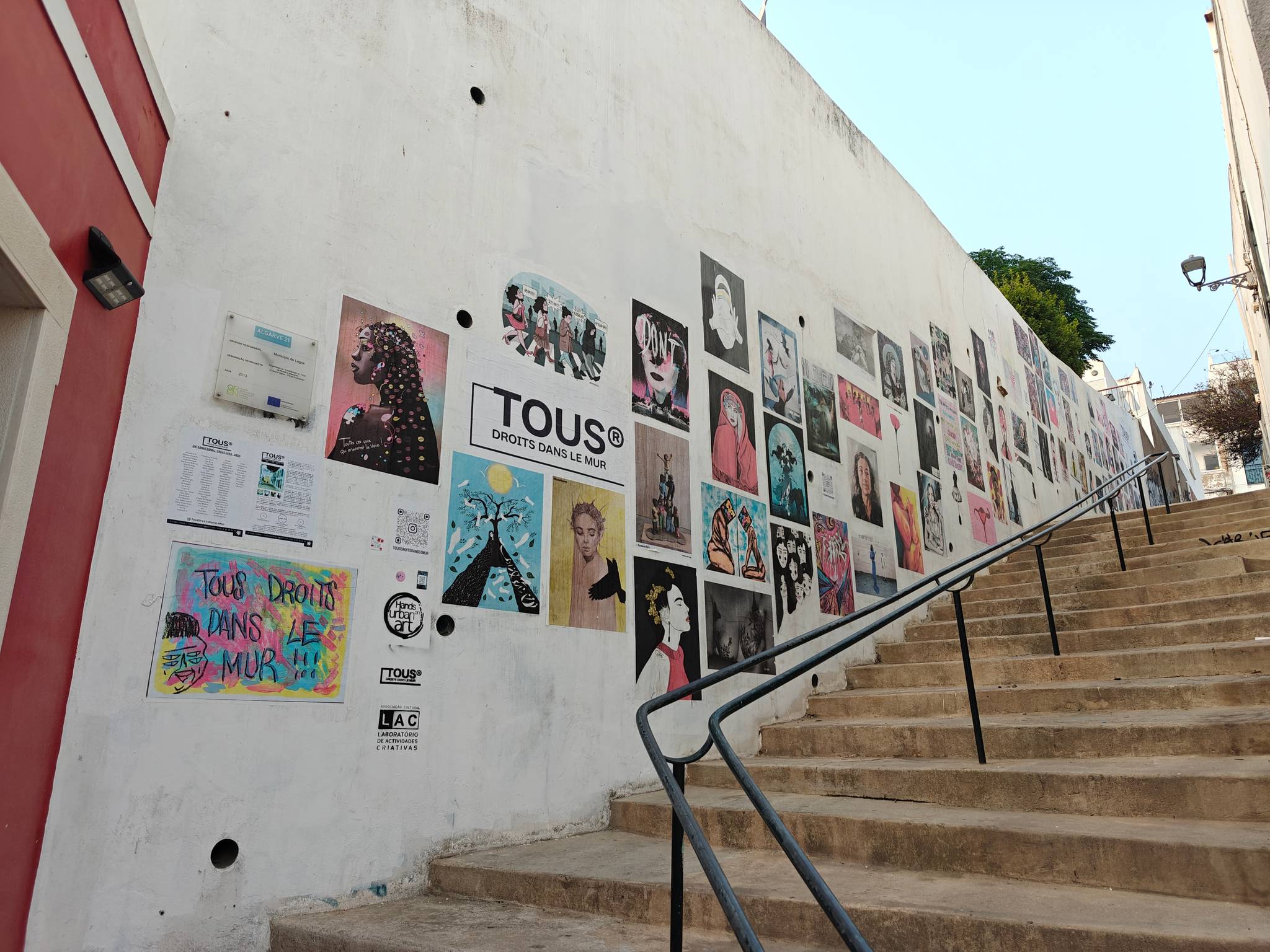 &mdash;Tous Droits Dans le Mur