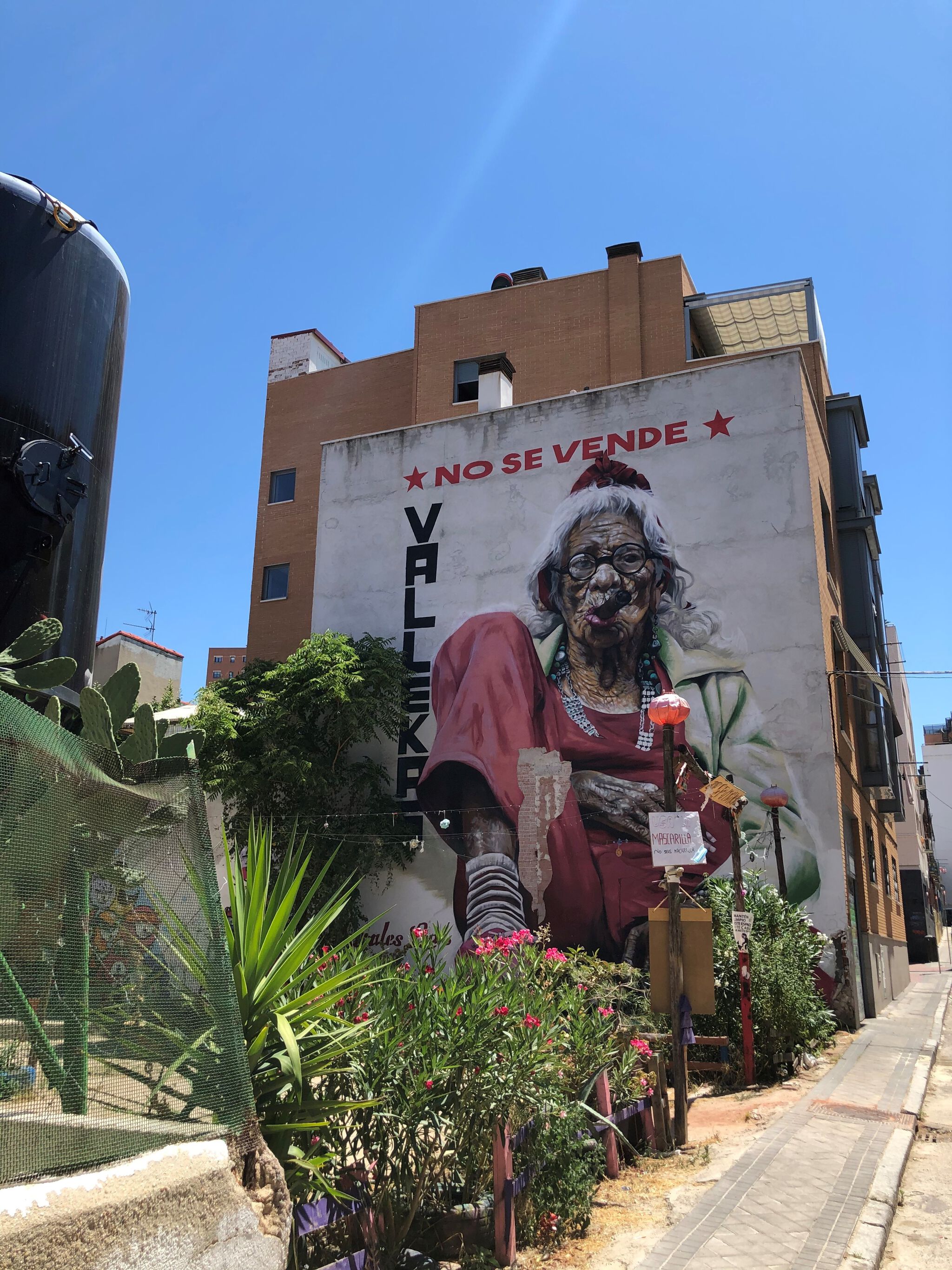 Murales Lian&mdash;Smoking Graciela