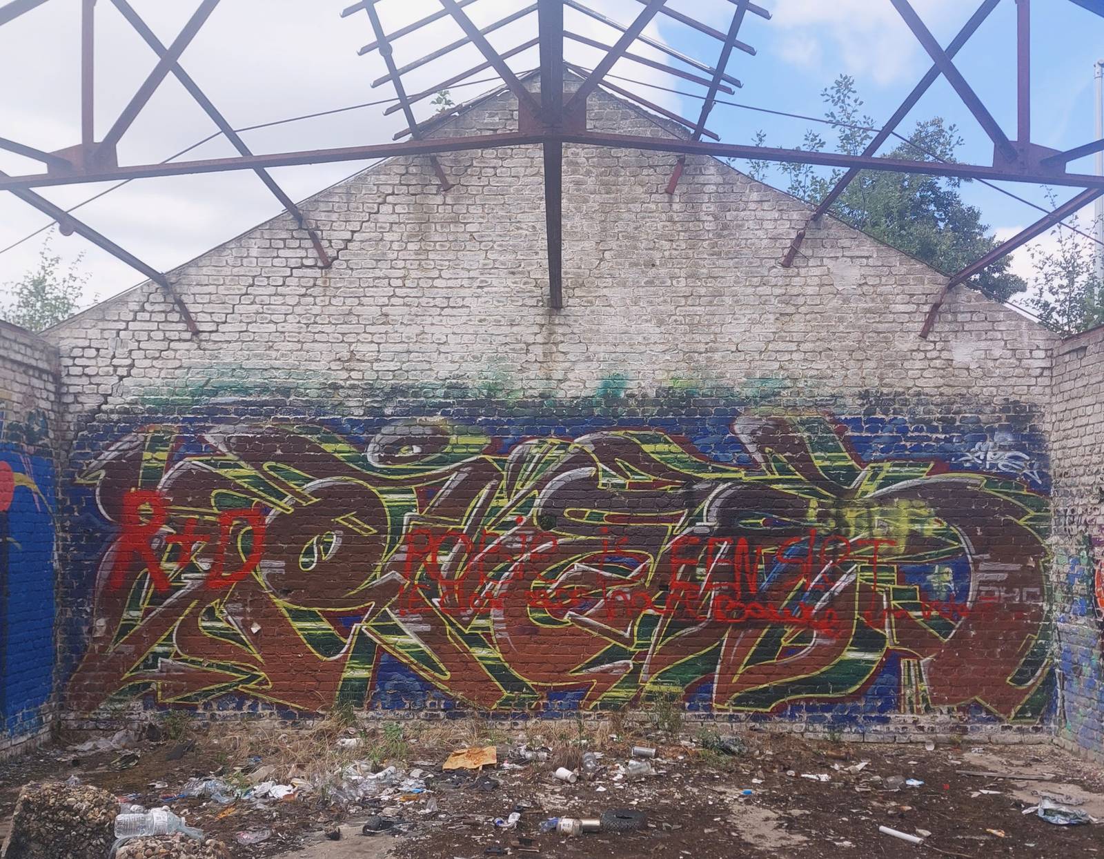 —Graffitispot verlaten oliesilo's