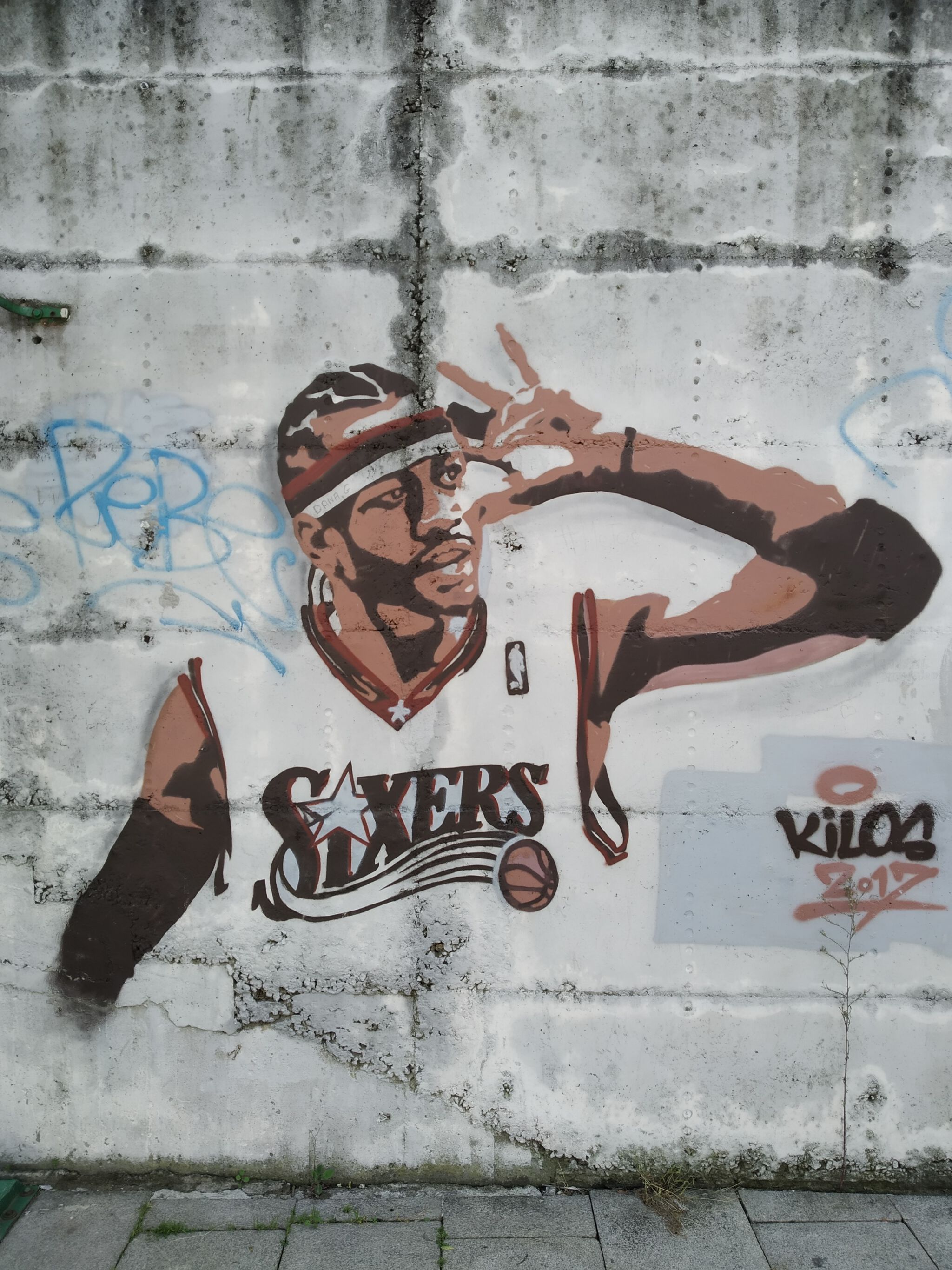 Untitled by Kilos graffiti - Street Art Cities