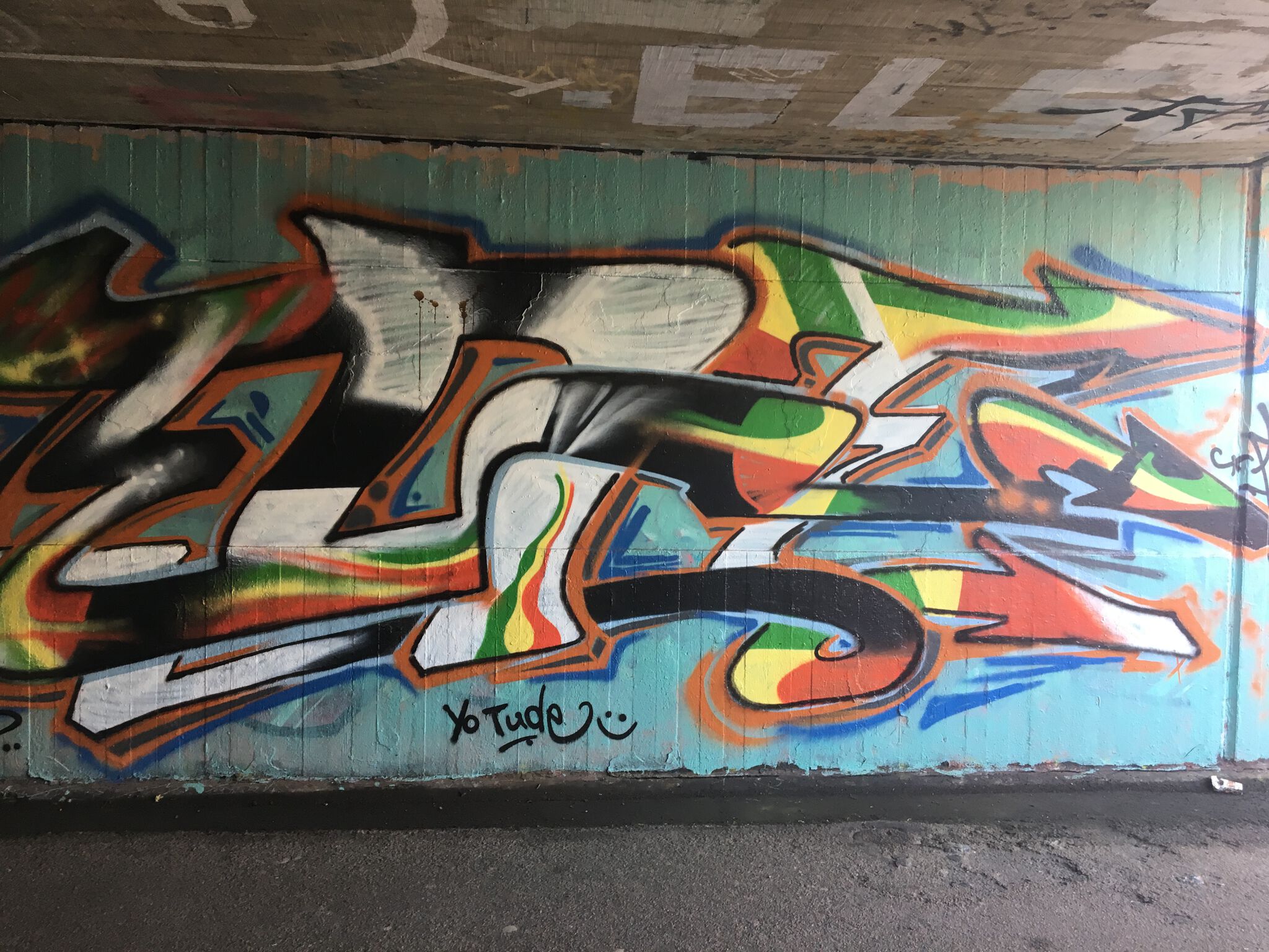 &mdash;Tunnel grafitti 