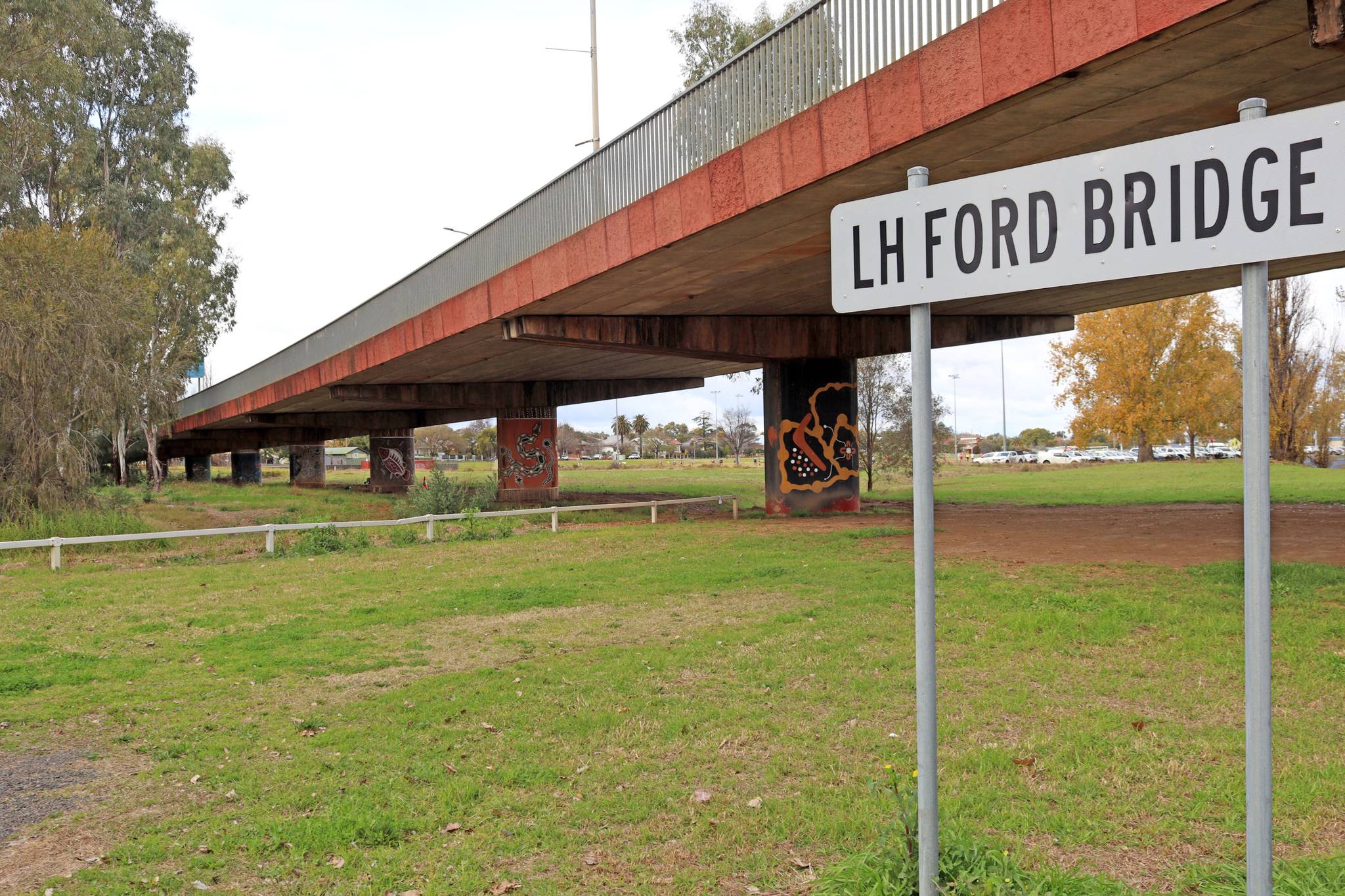 &mdash;L.H. Ford Bridge Pylons