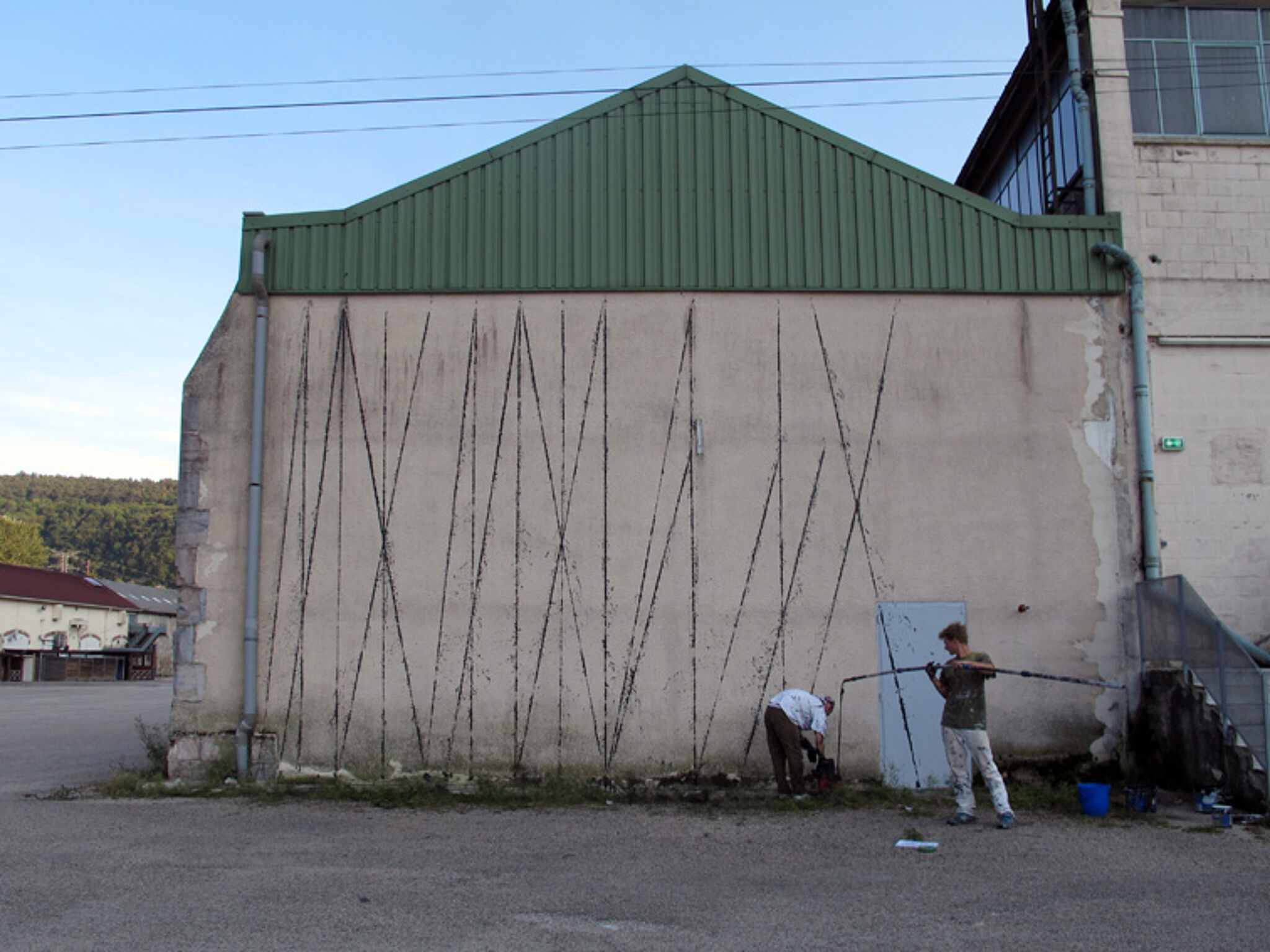 eltono, MOMO&mdash;Peinture au cordeau traceur 