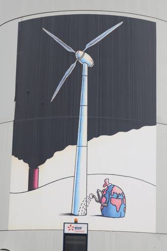 Wind turbine with art