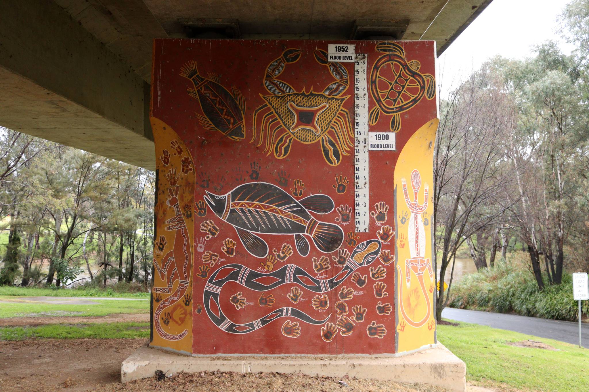 Kym Freeman&mdash;Cowra Bridge Pylons