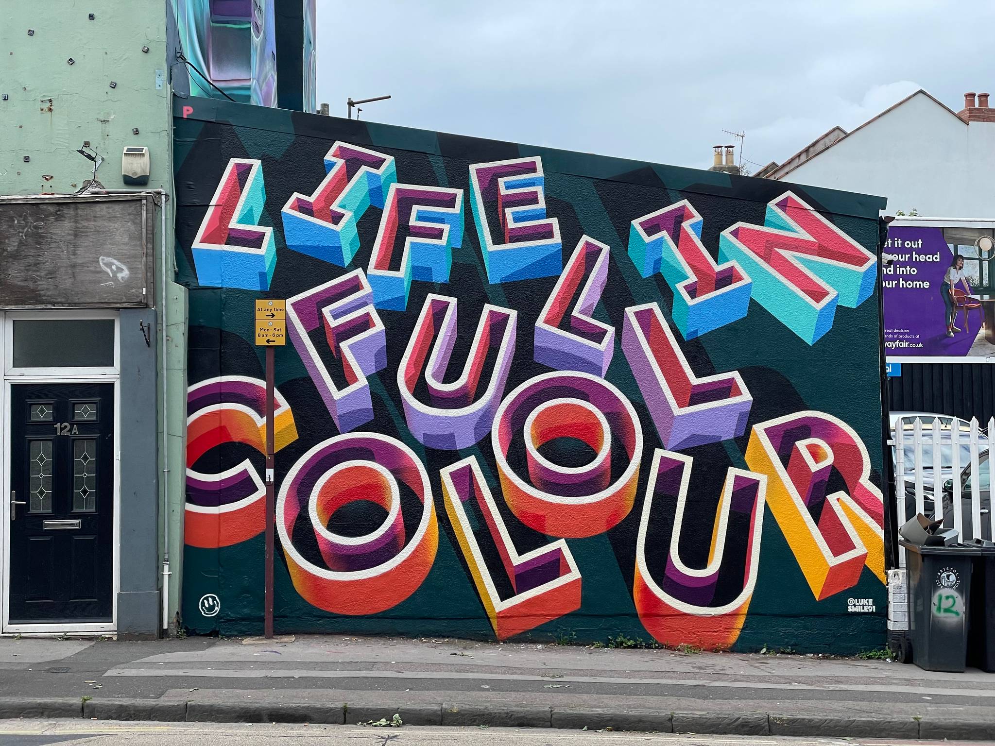 Luke Smile&mdash;Life in full colour