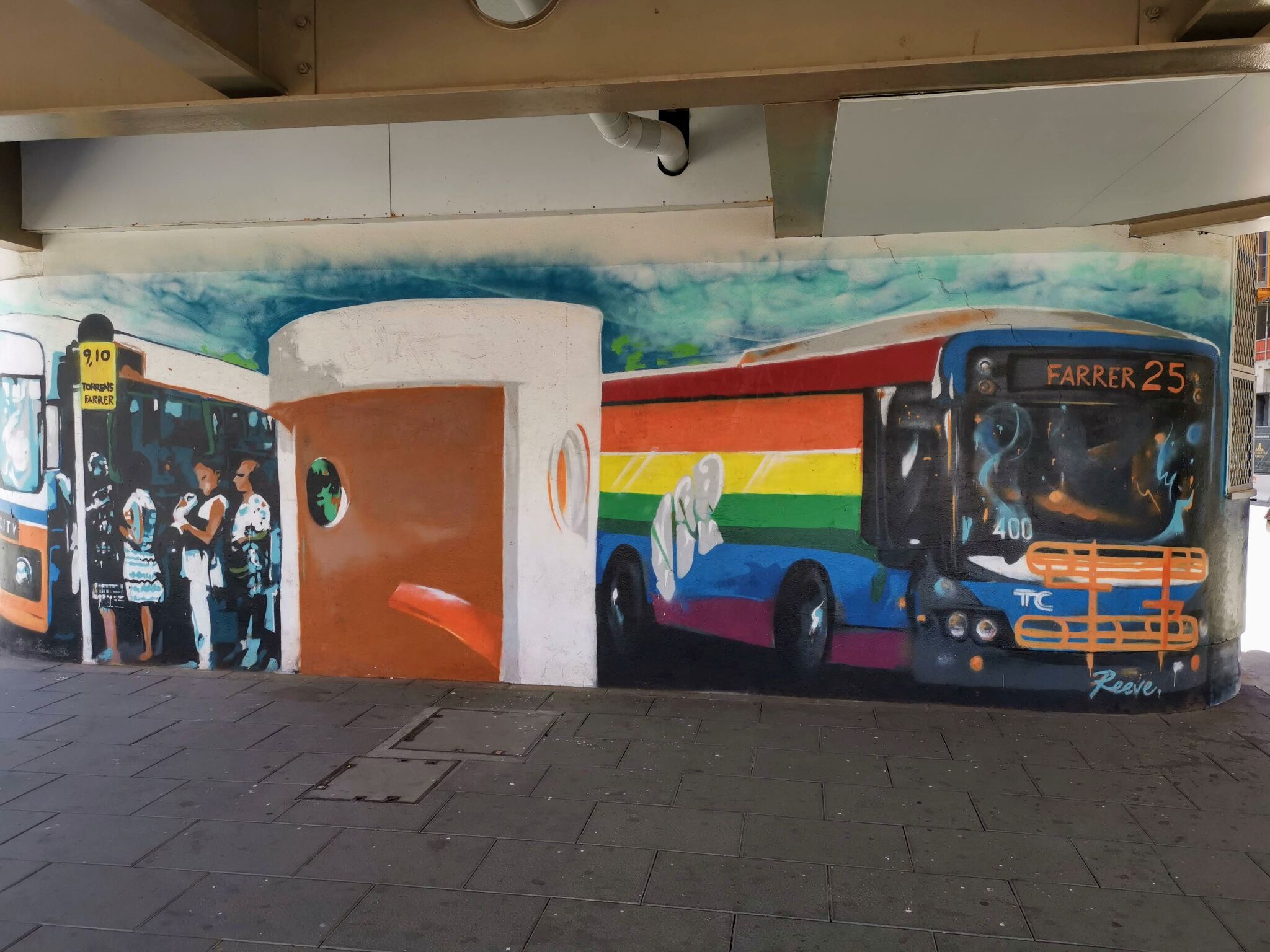 Benjamin Reeve&mdash;Rainbow Bus