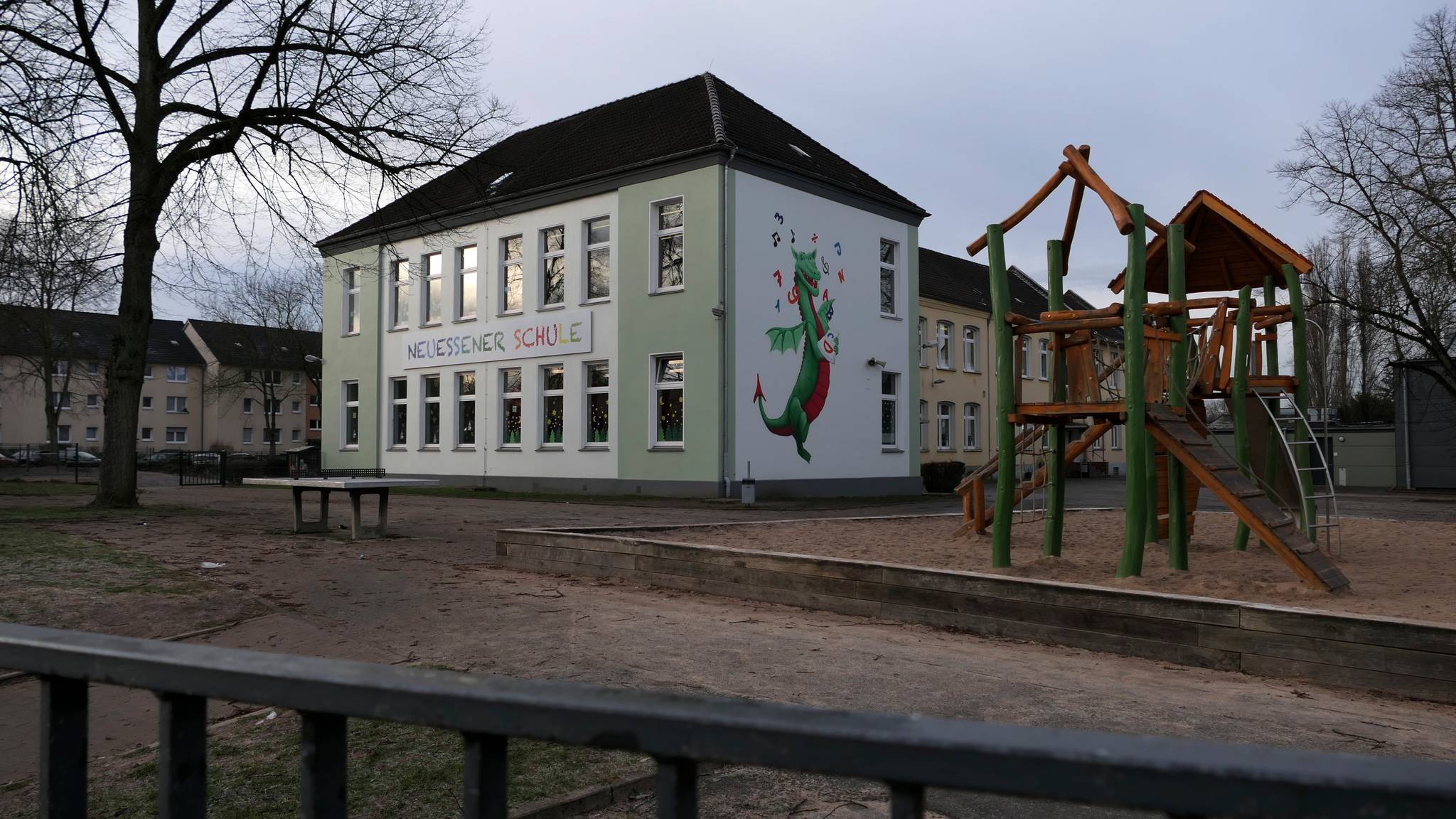 KEDO&mdash;Neuessener Schule