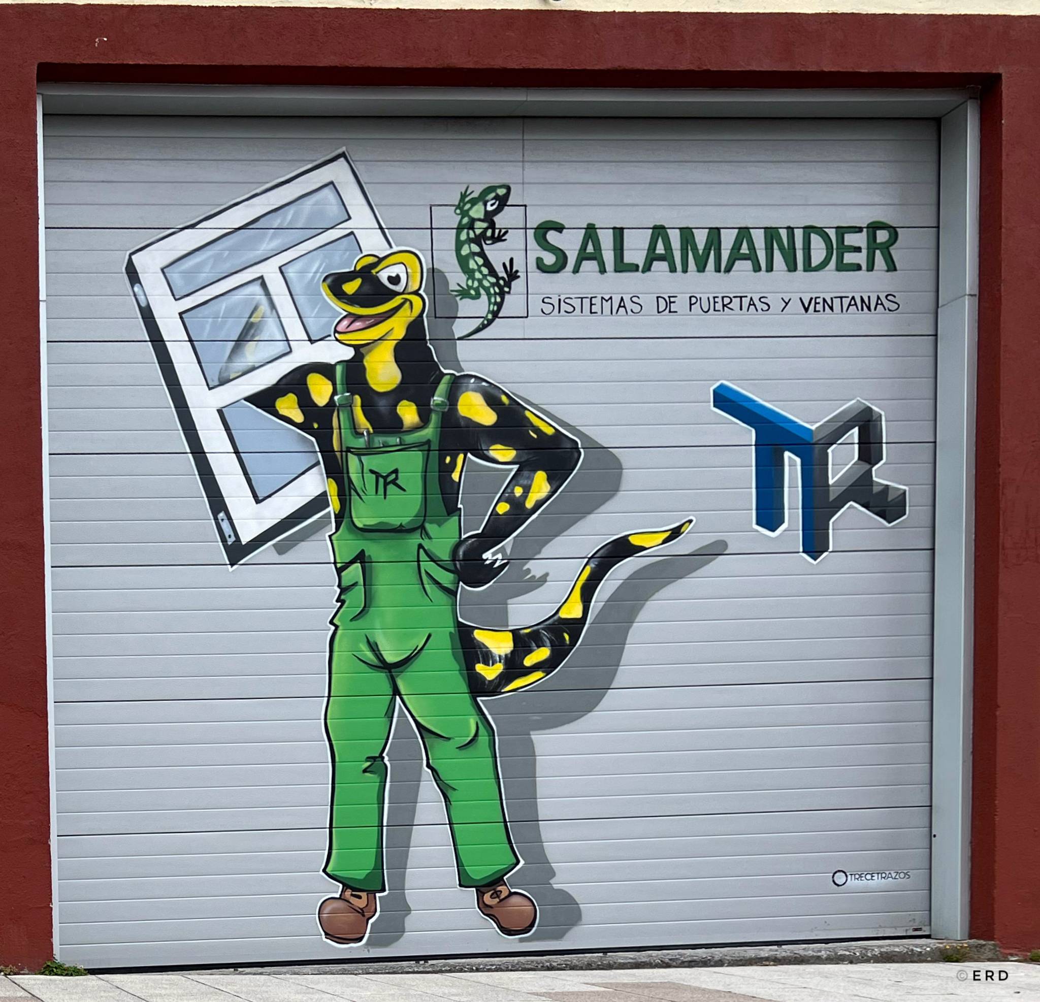 Trece Trazos&mdash;SALAMANDER