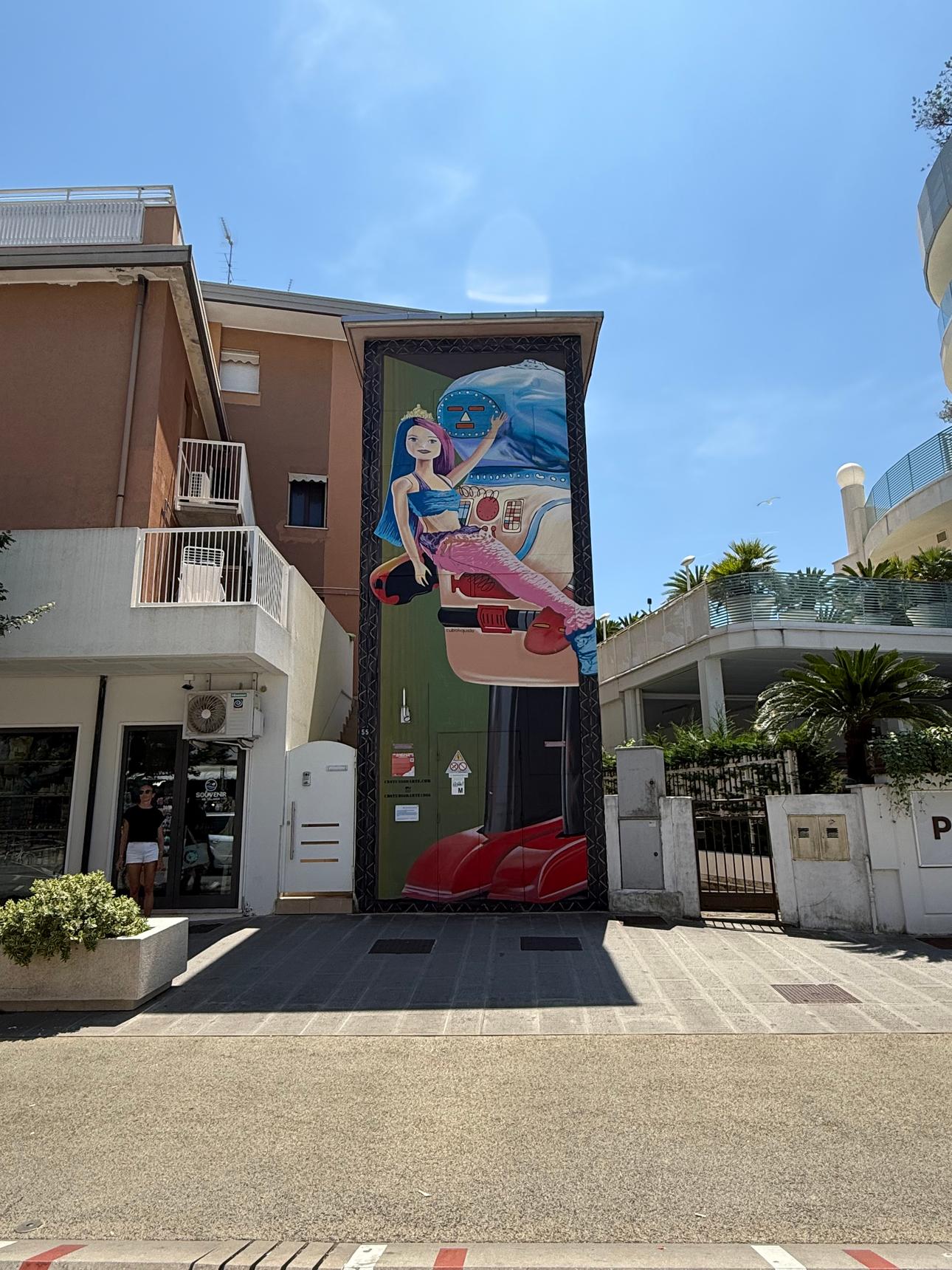 Cuboliquido—Mr. Tin diver on a plastic love rescue storm