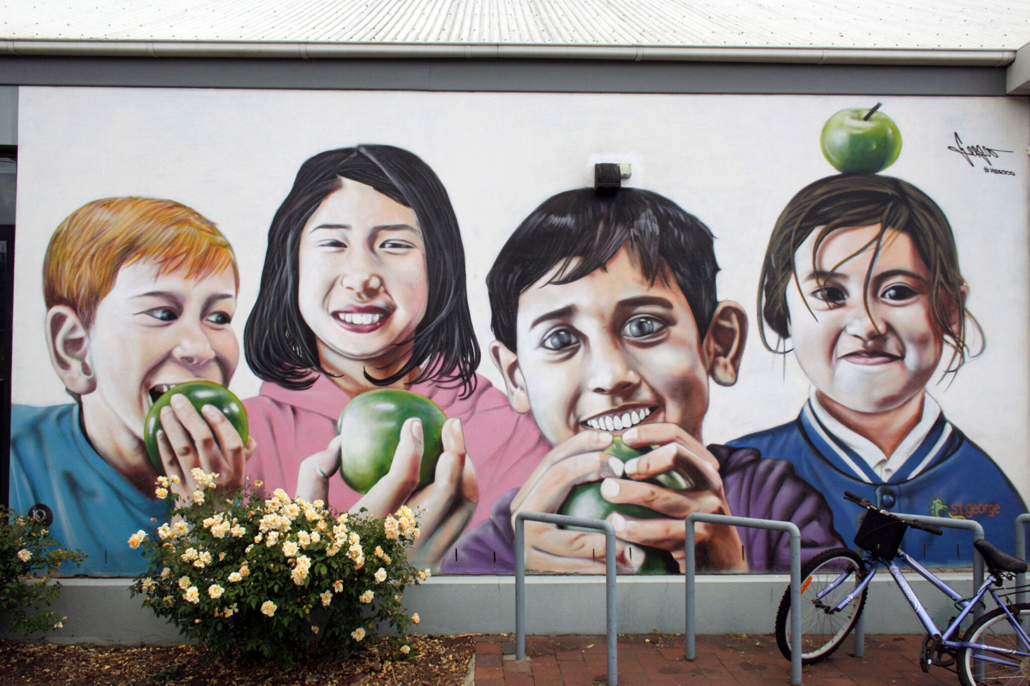 Heesco&mdash;Eastwood Community Mural