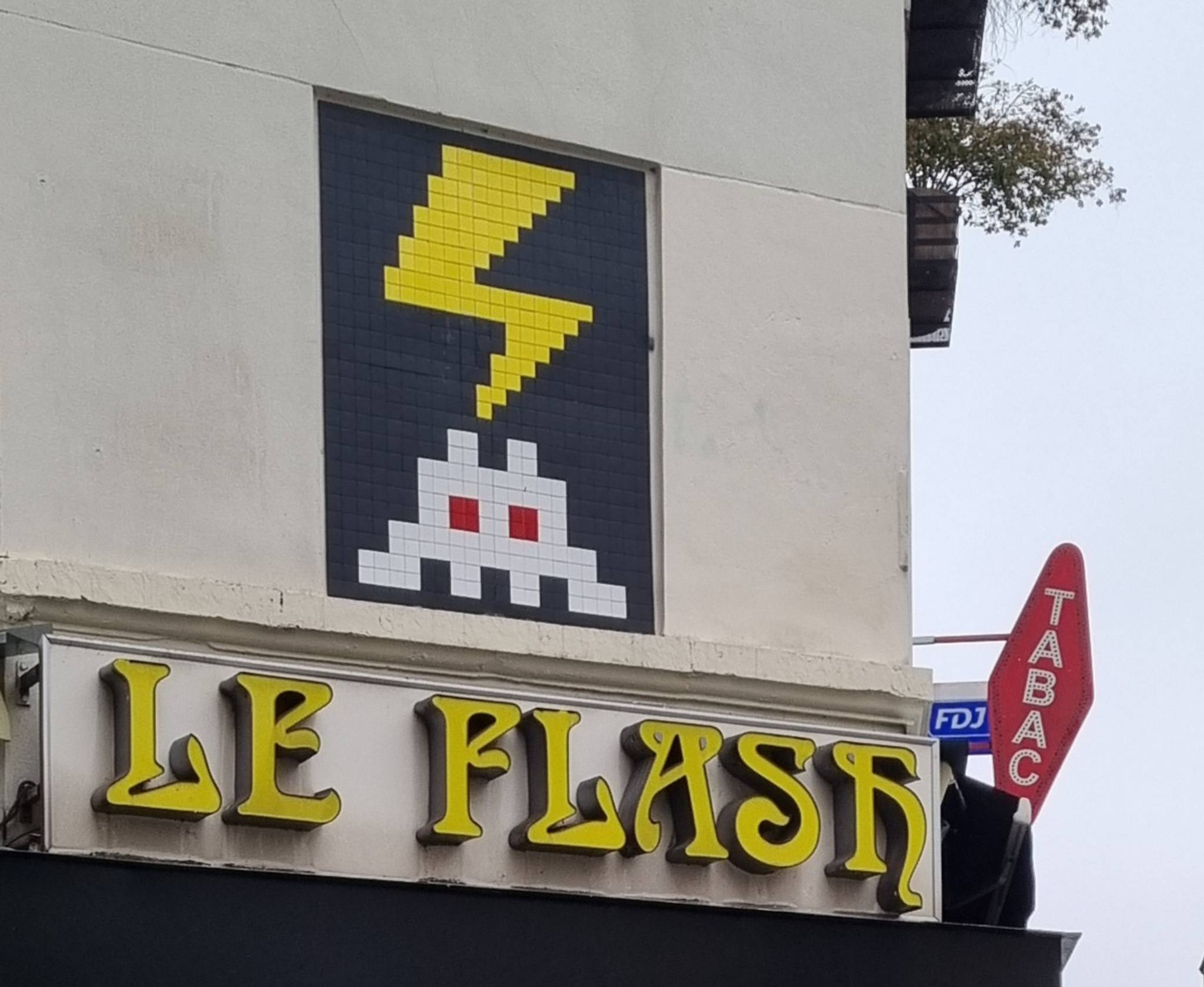 invader&mdash;PA_1207, Le Flash