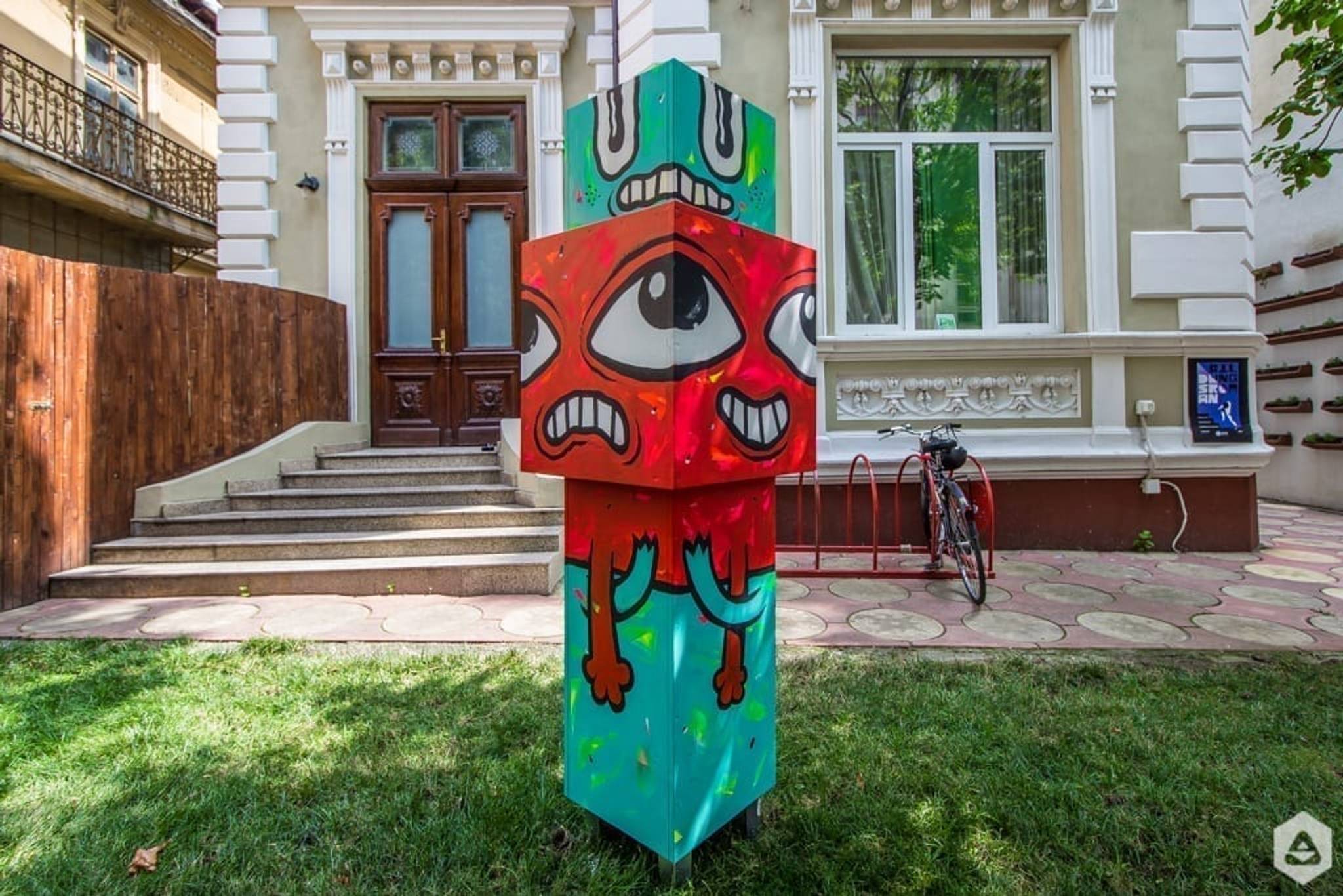 Pisica Pătrată (Square Cat)&mdash;Totem