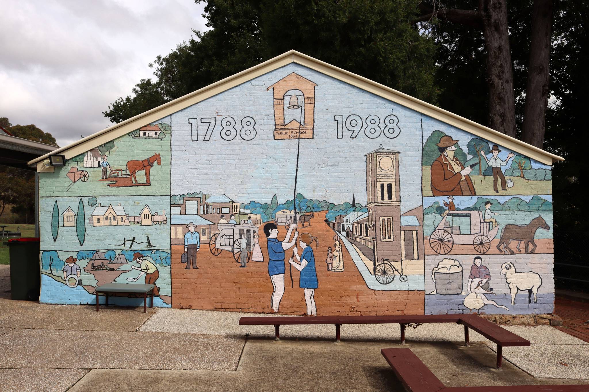 Elizabeth Carmody&mdash;Carcoar Public School Mural