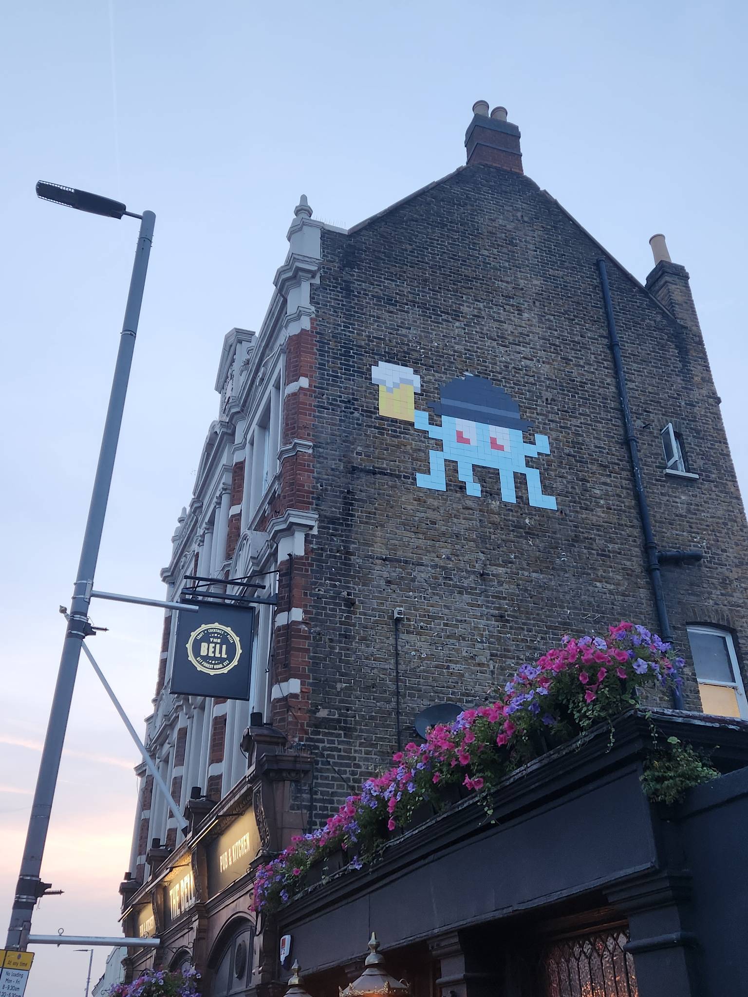 invader&mdash;Bowler & Pint