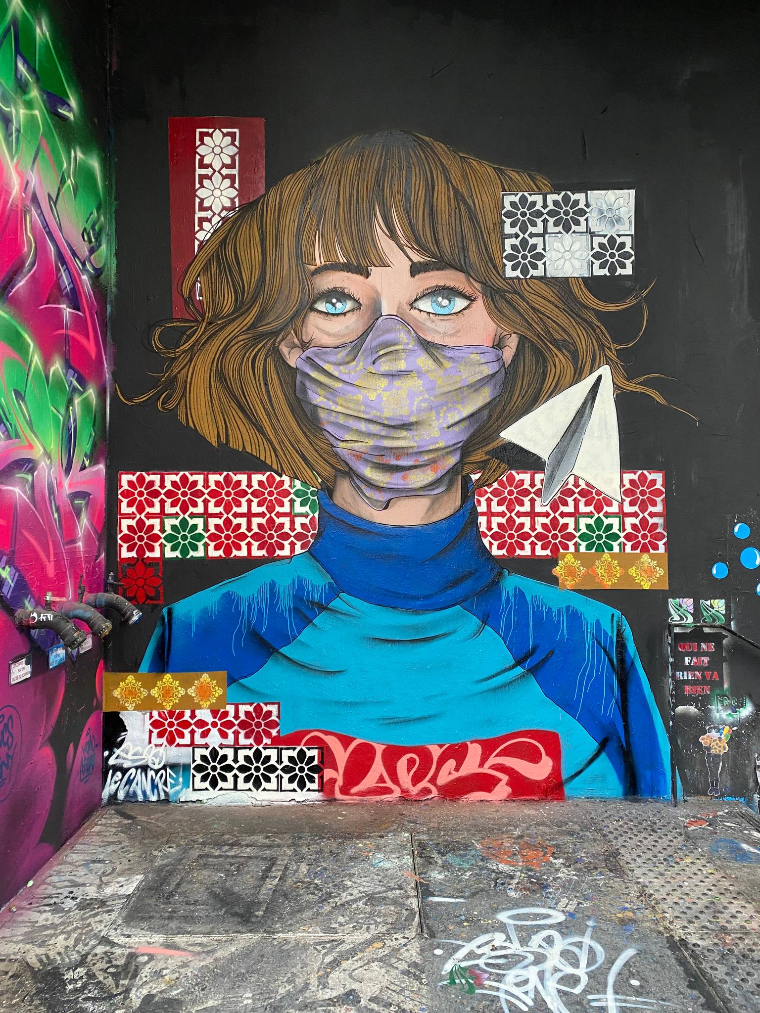 Esboner & Le Cancre&mdash;Masked woman and azulejos 