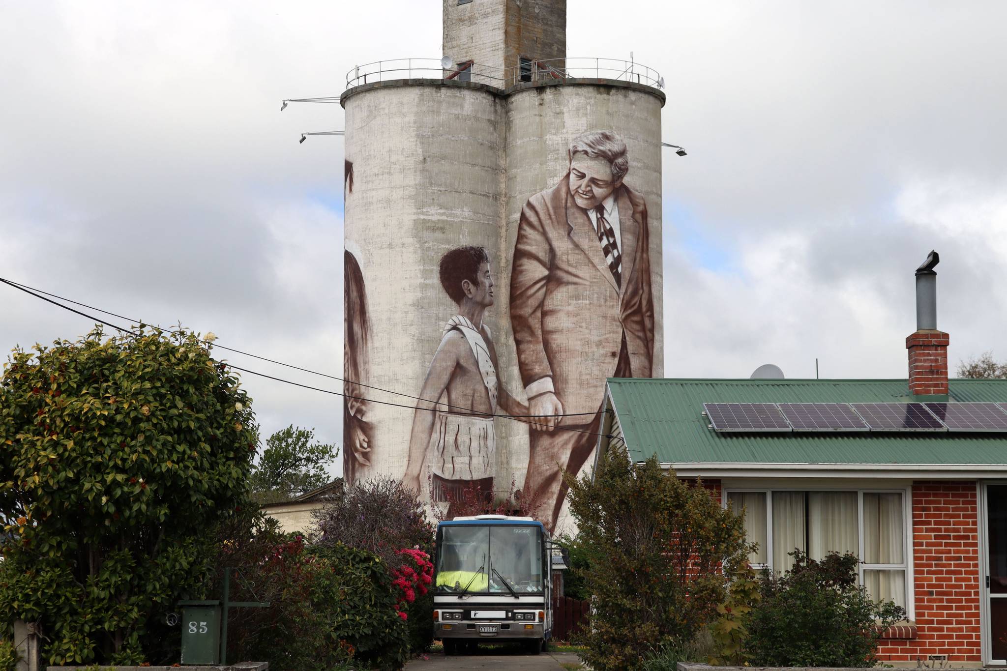 Bill Scott&mdash;Waimate Grain Silos Art