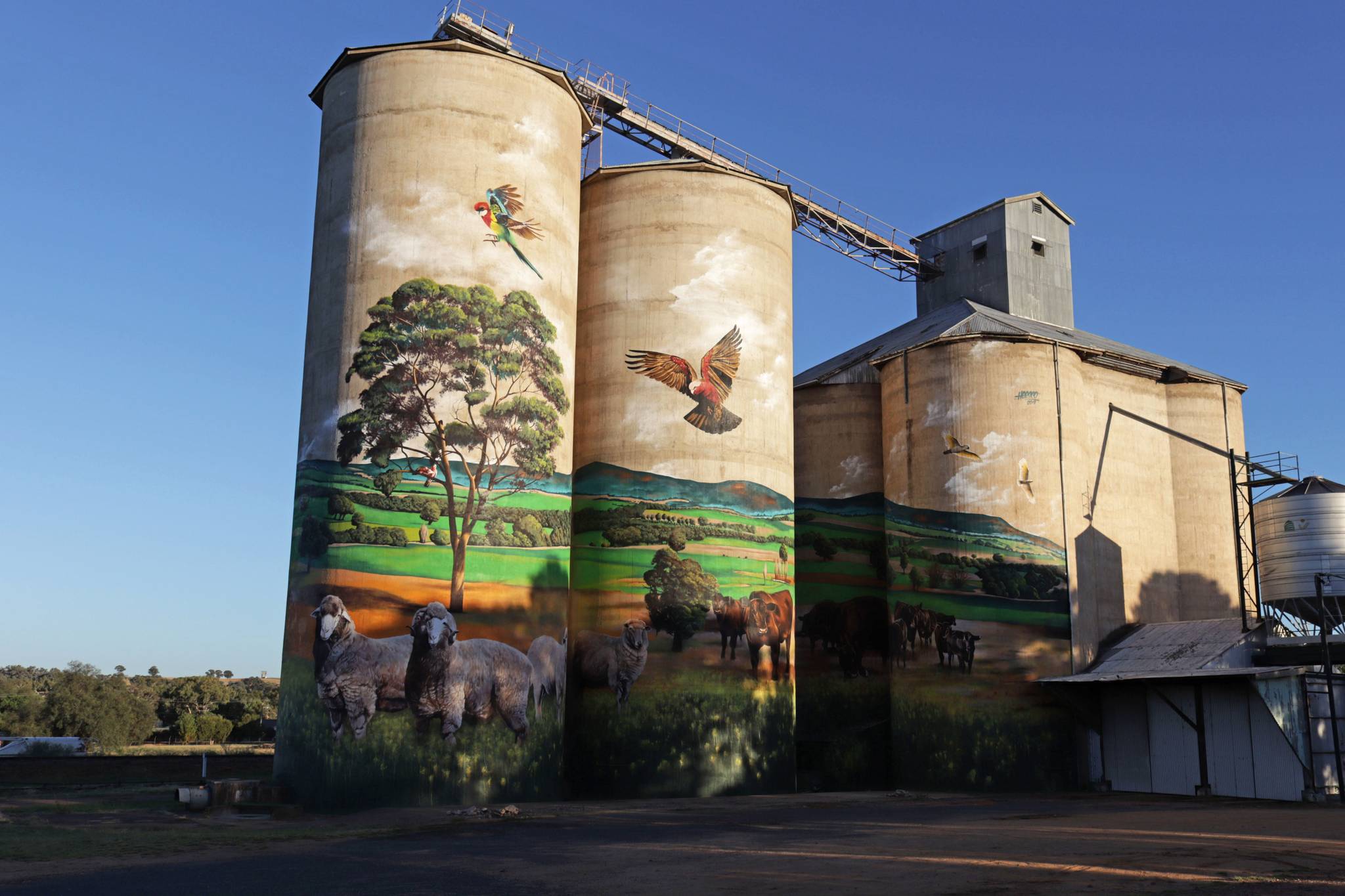 Heesco&mdash;Grenfell Silo Artwork