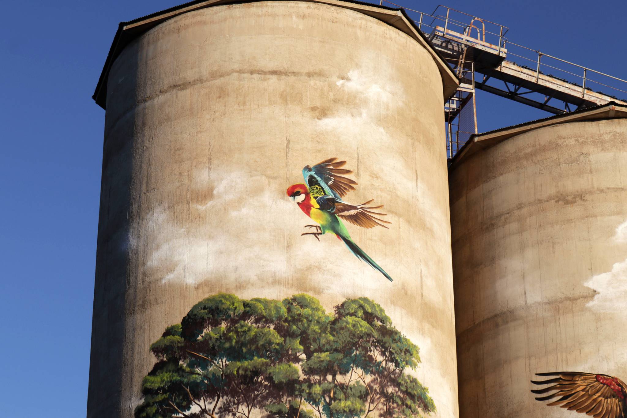 Heesco&mdash;Grenfell Silo Artwork