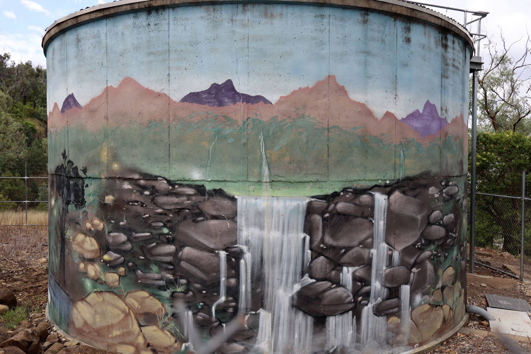 Damon Moroney, James Moulton&mdash;Tamworth Water Tank Art