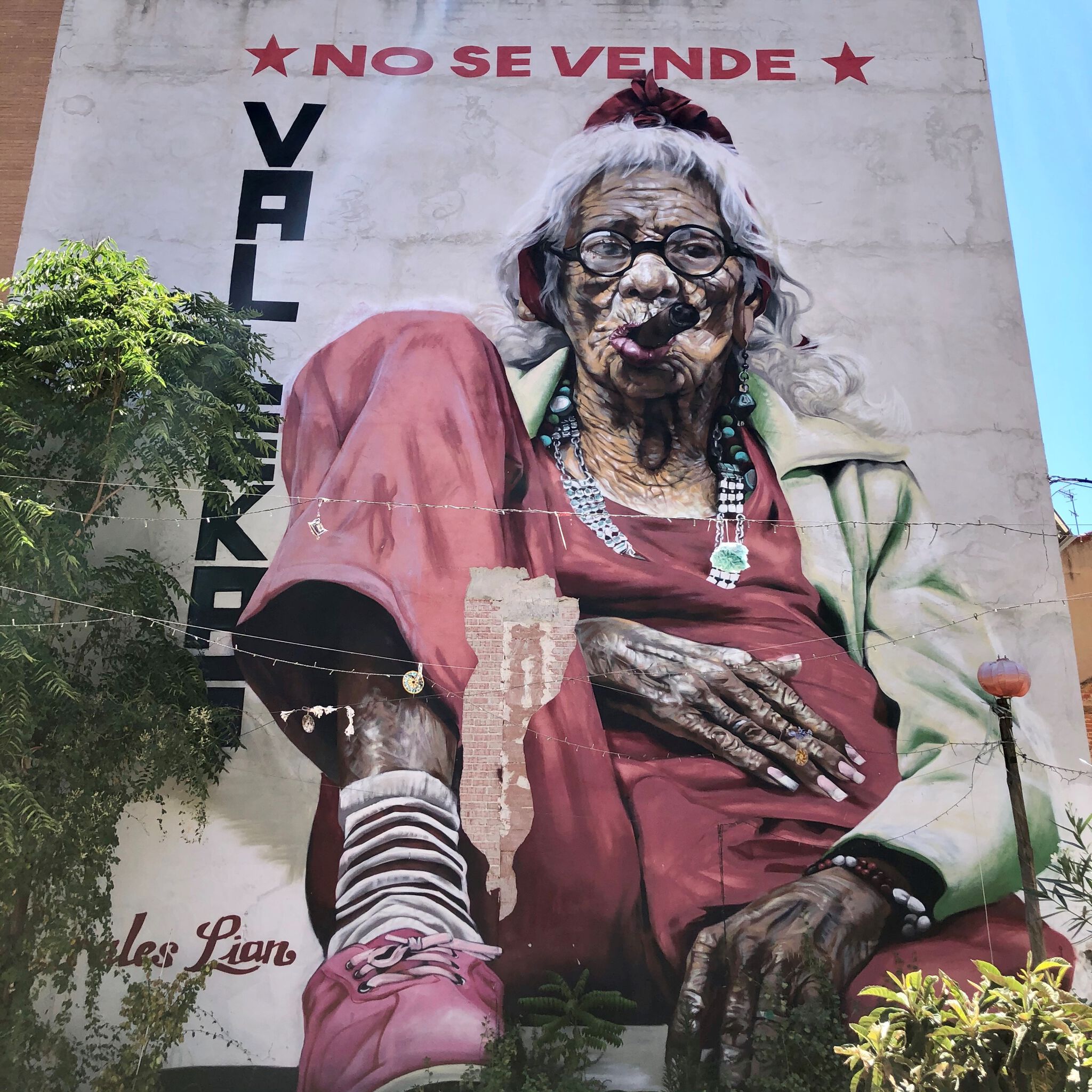 Murales Lian&mdash;Smoking Graciela