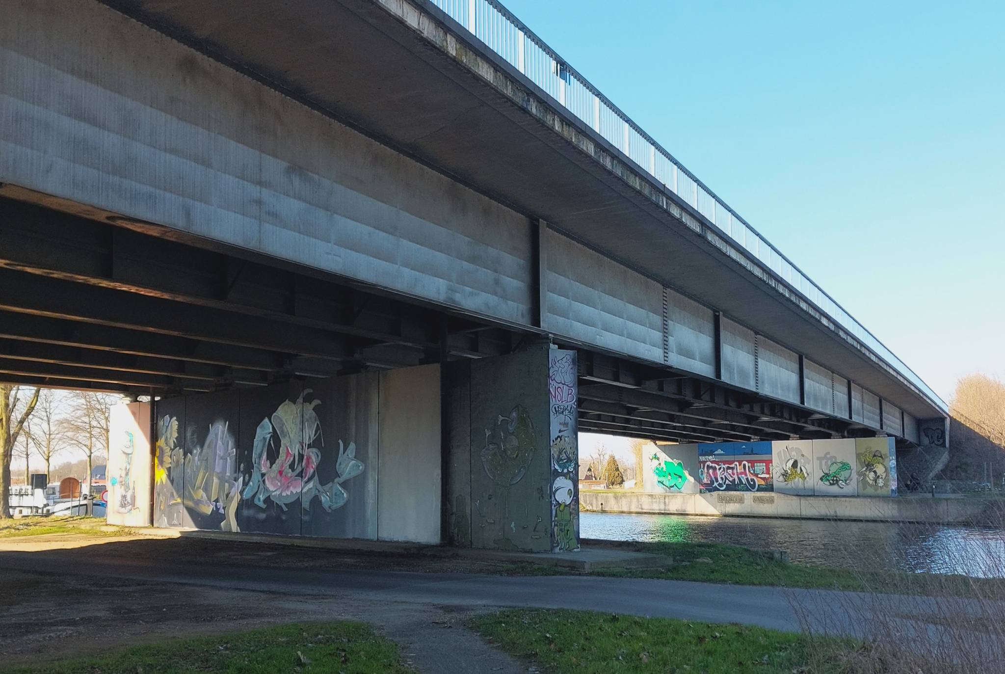 &mdash;Legal graffiti wall brug Zuid-Willemsvaart