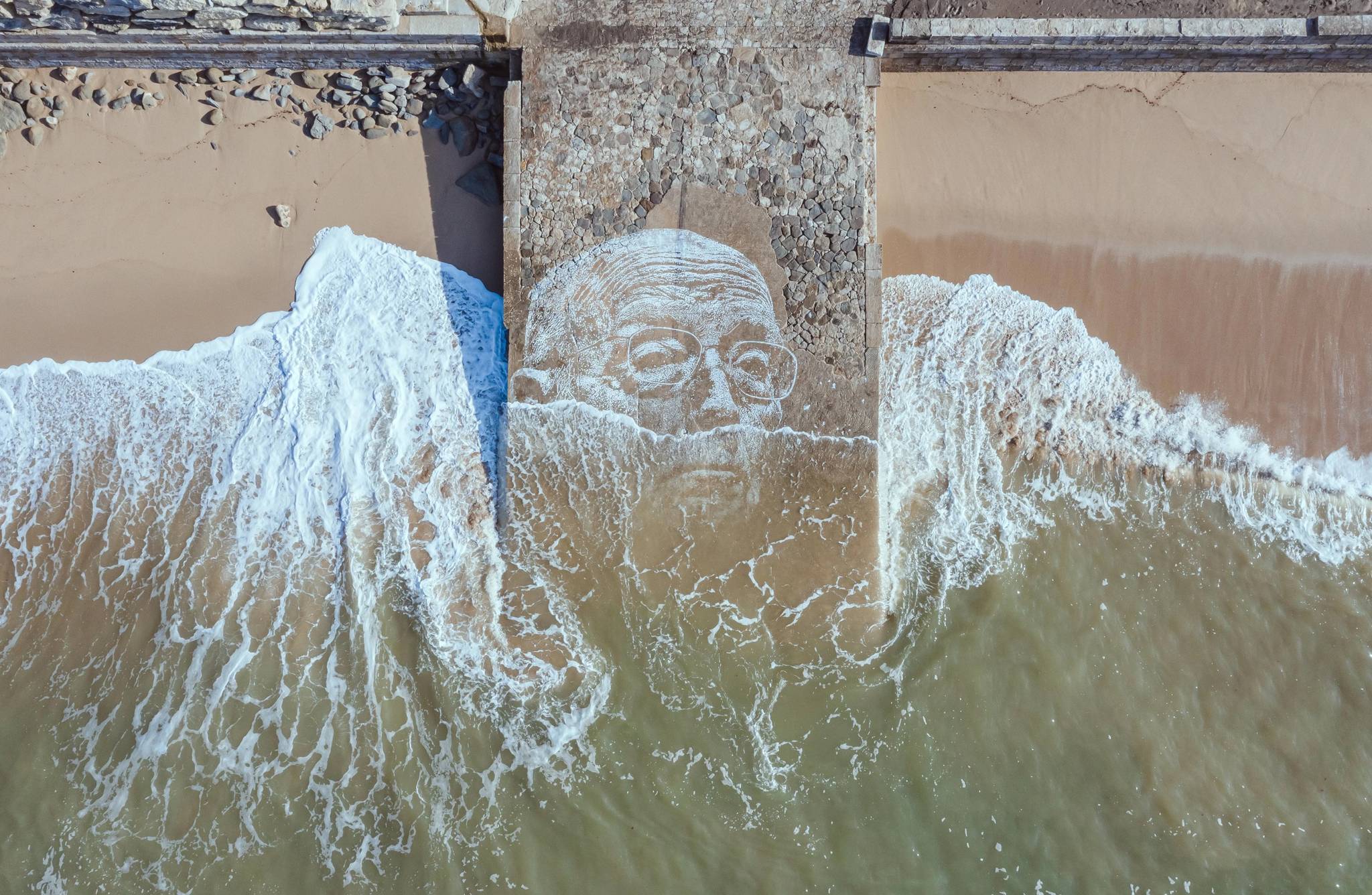 Alexandre Farto aka Vhils&mdash;José Saramago Sea Portrait