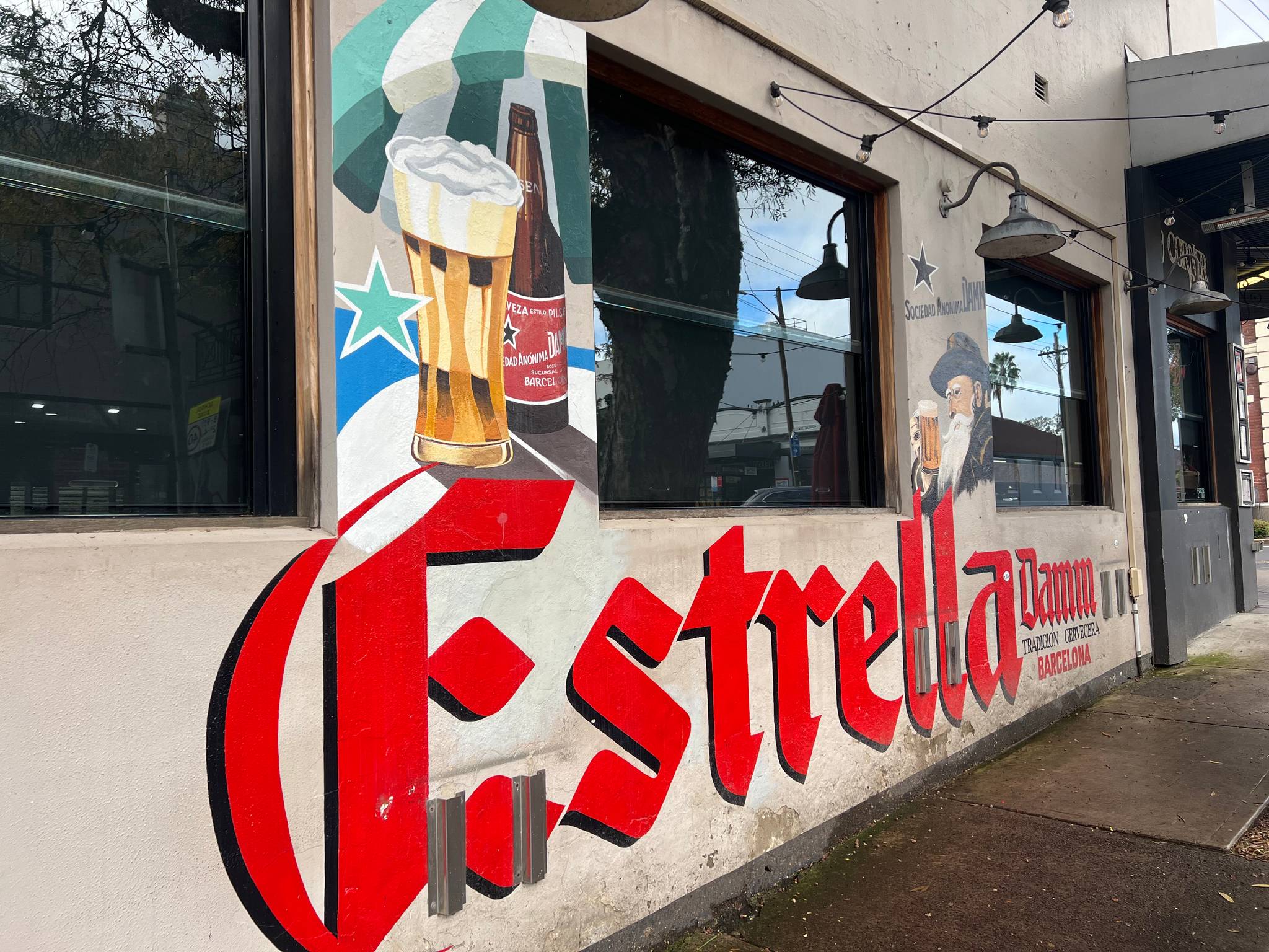 Higgin Signs&mdash;Estrella Damm