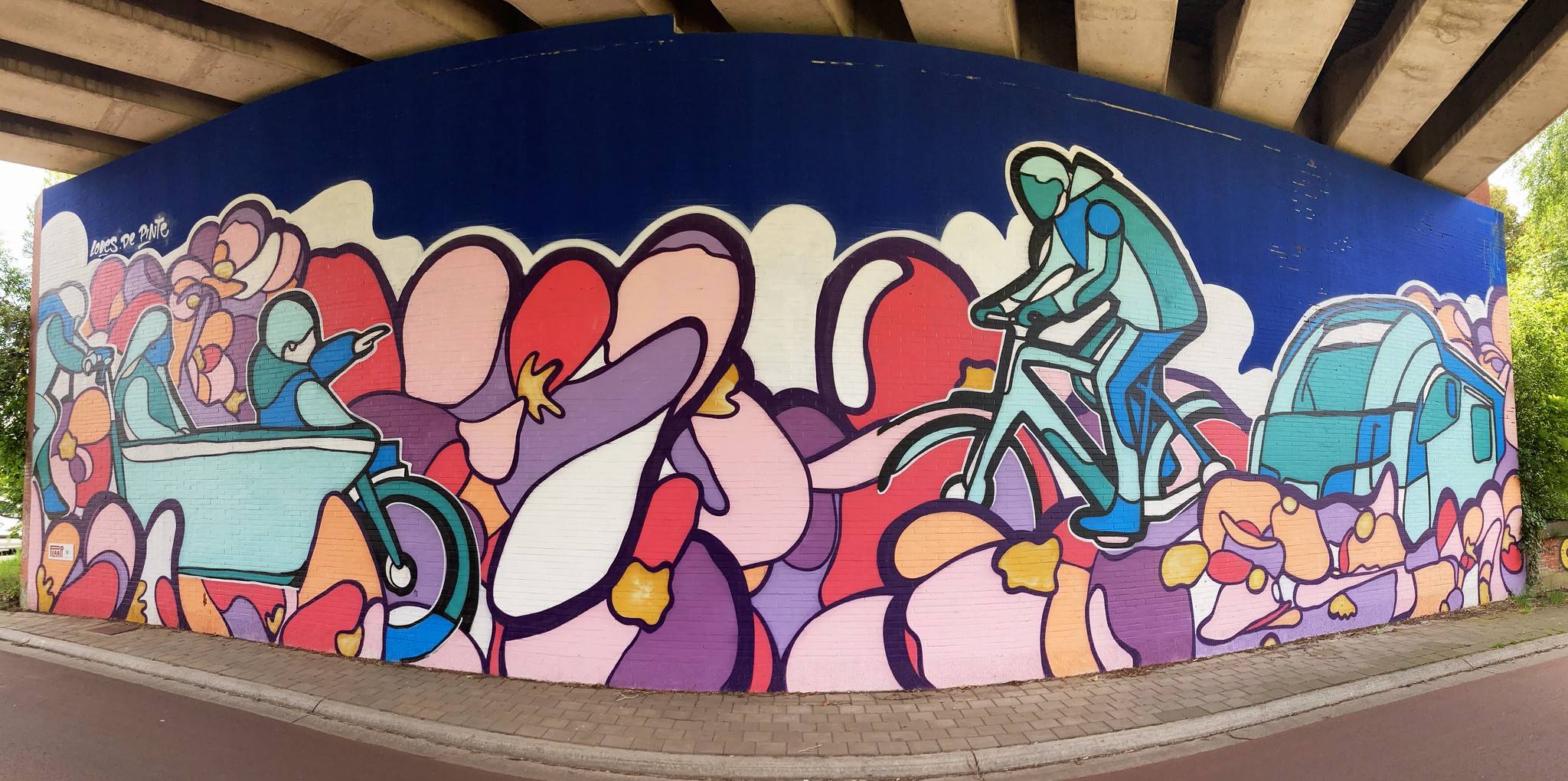 Loves&mdash;Cycling mural 