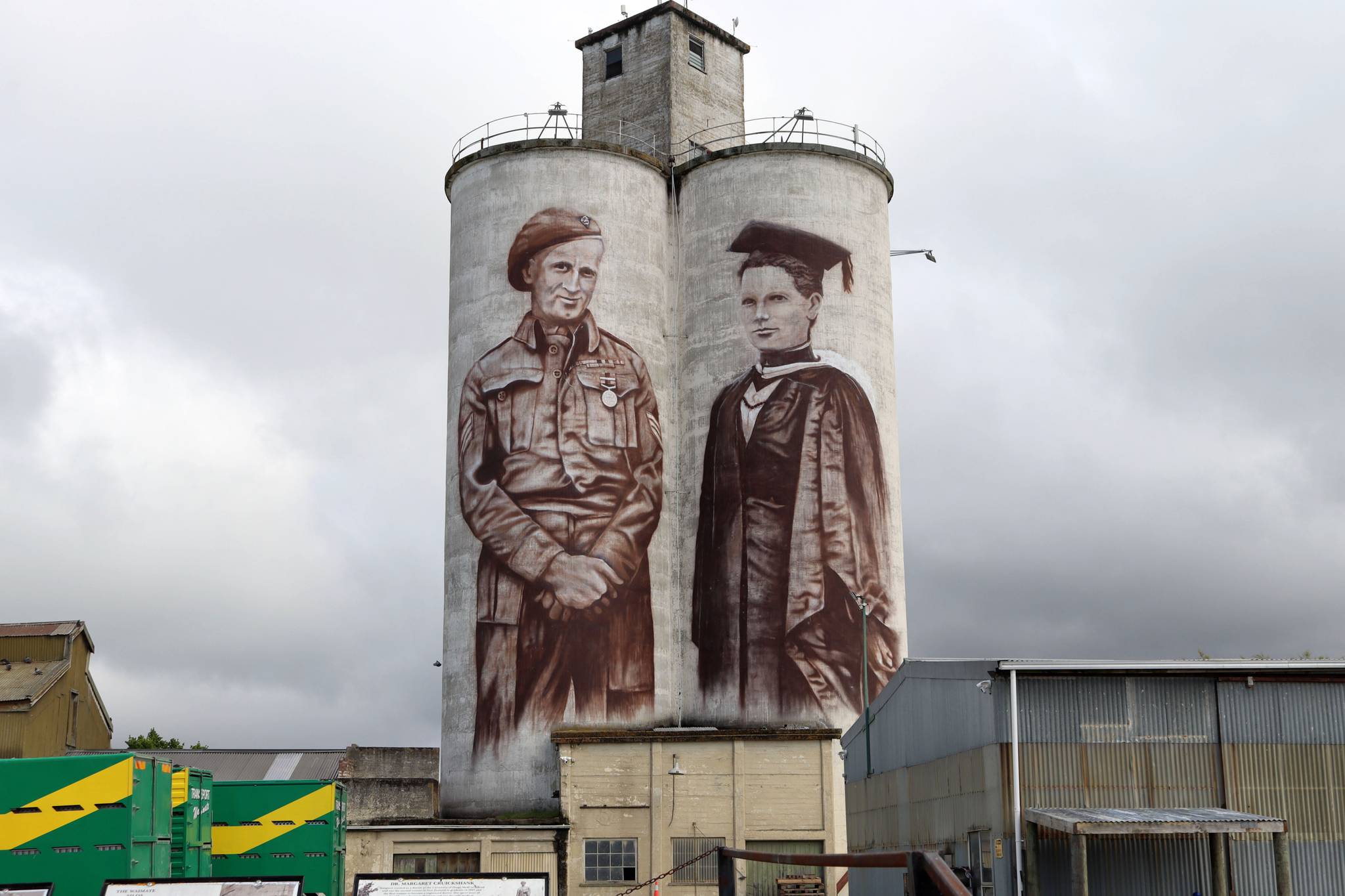 Bill Scott&mdash;Waimate Grain Silos Art