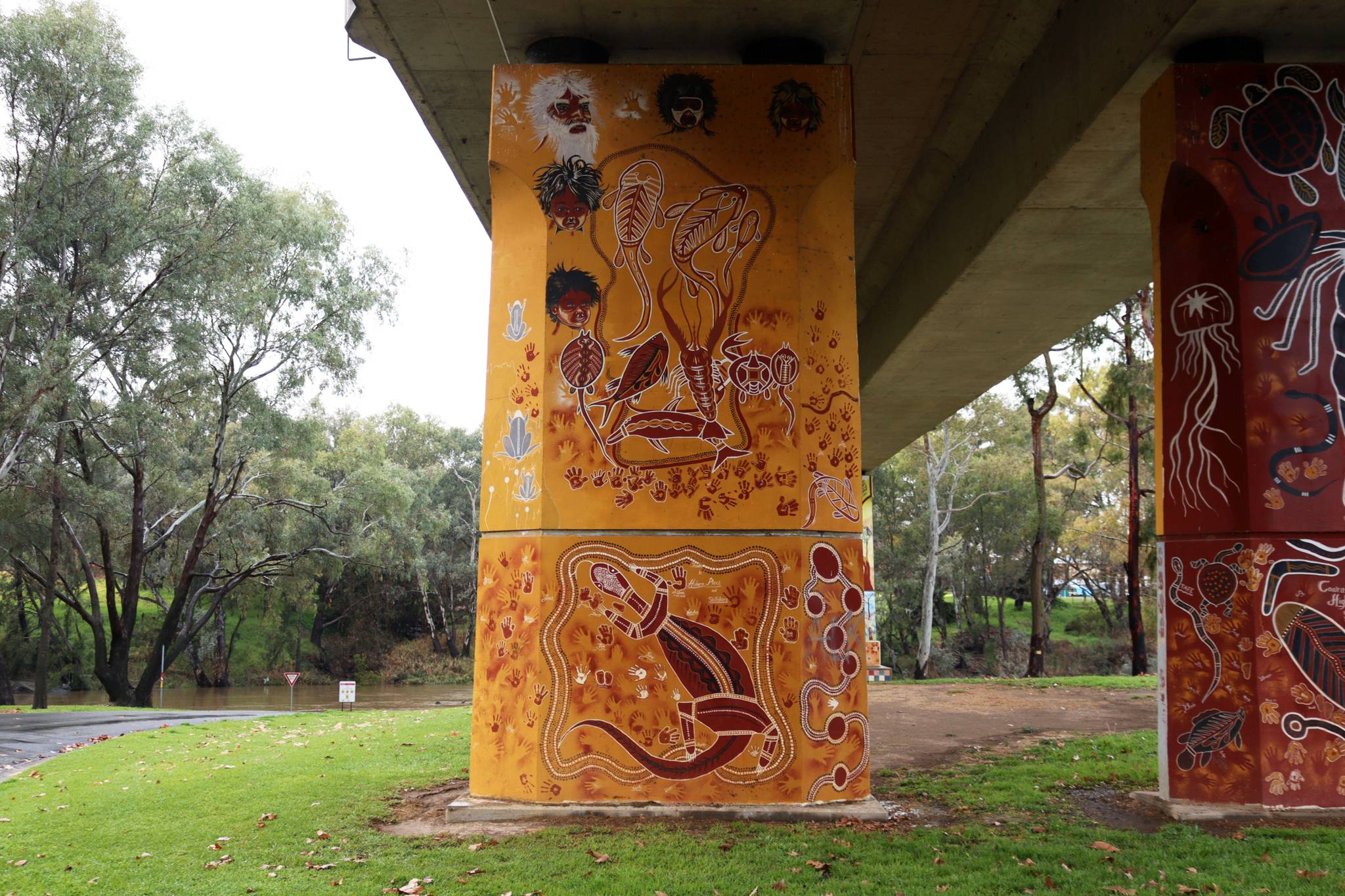 Kym Freeman&mdash;Cowra Bridge Pylons