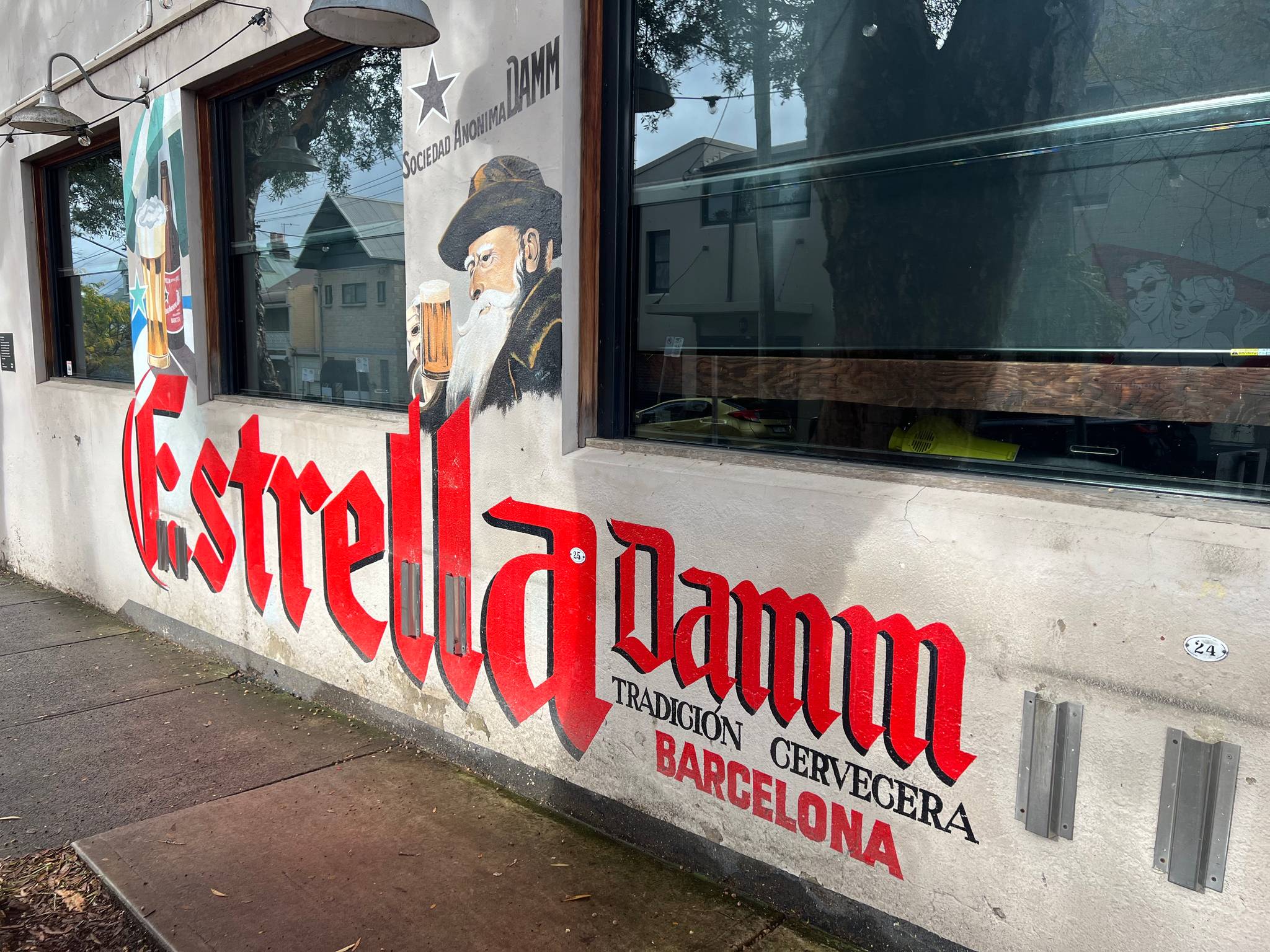 Higgin Signs&mdash;Estrella Damm