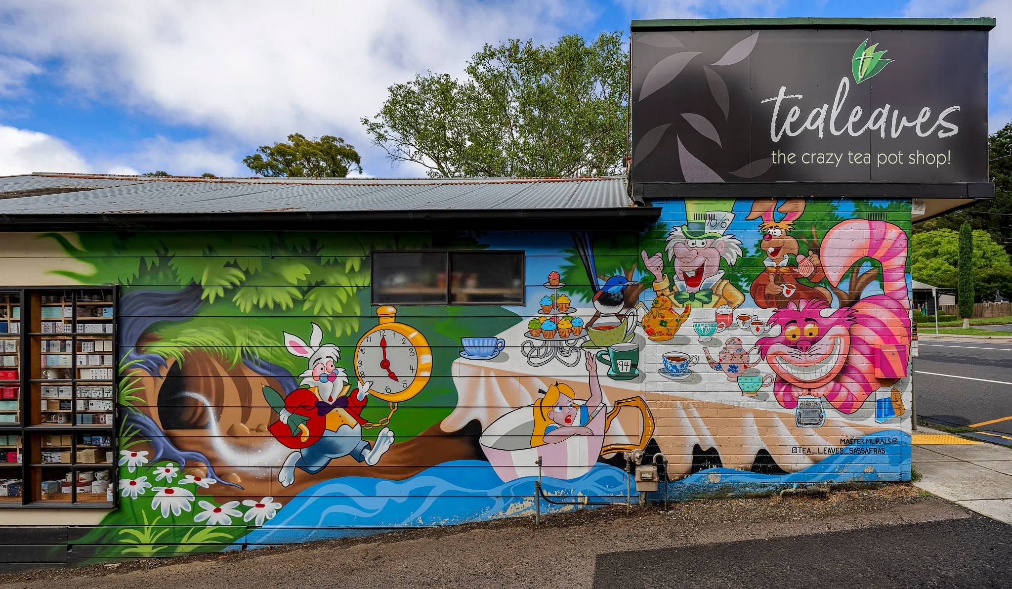 Master Murals&mdash;Alice in Wonderland